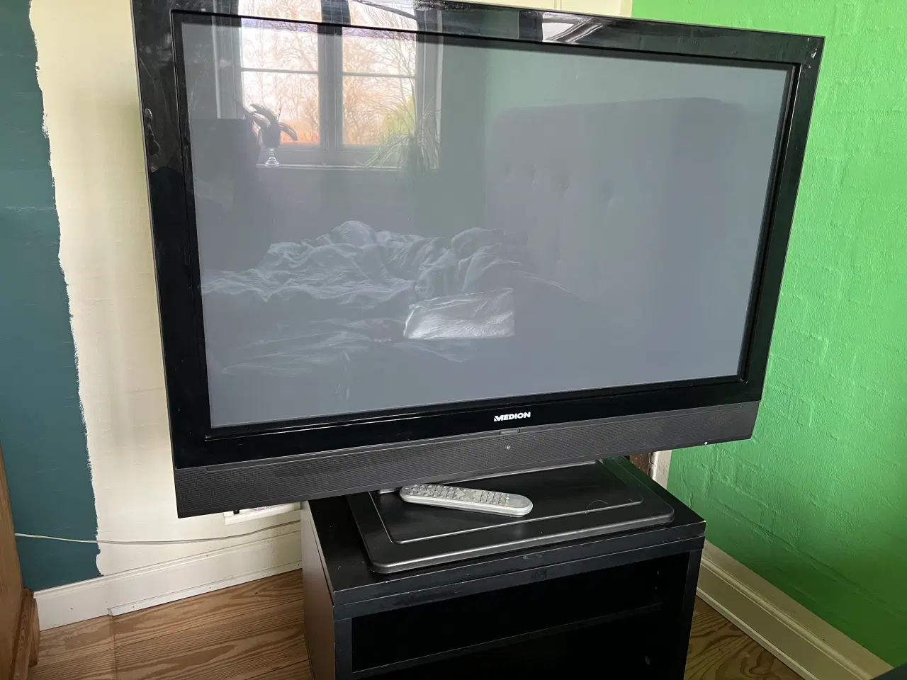 Billede 1 - Fjernsyn 42” med tvbord