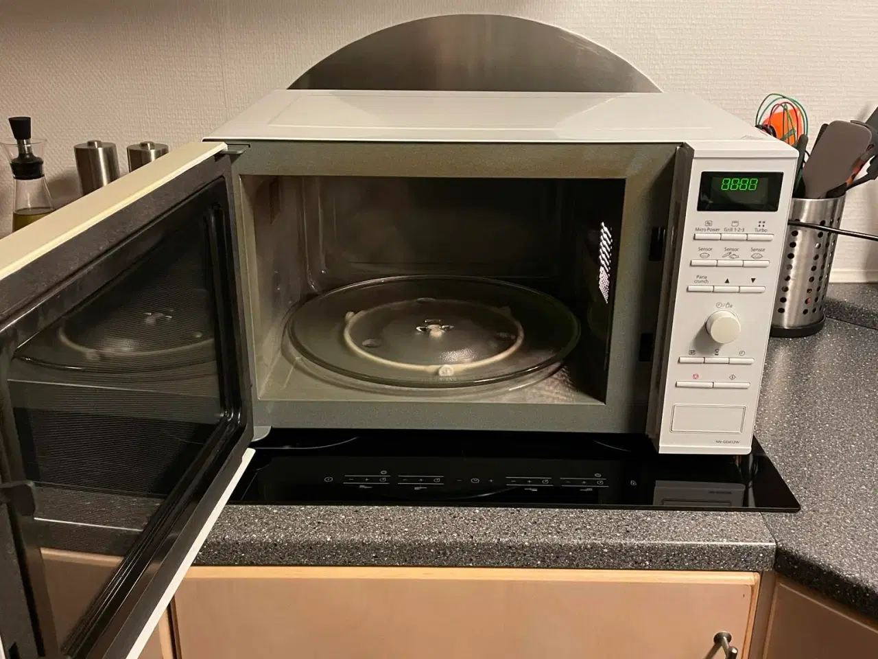 Billede 2 - Panasonic mikrobølgeovn og grill 31 L