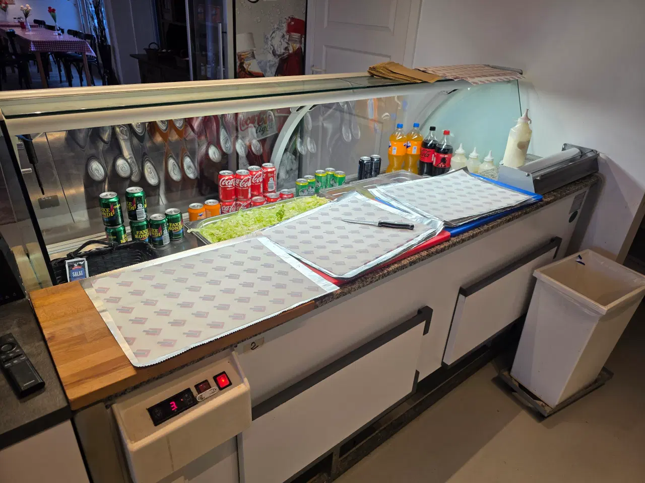 Billede 2 - Salatbar med køleskab 