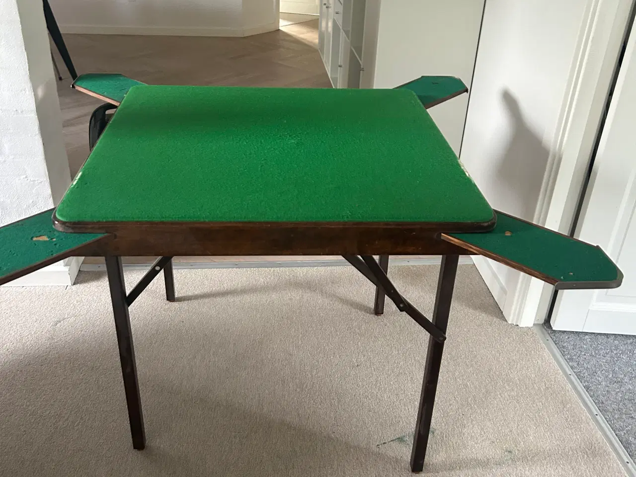 Billede 1 - Spillebord med filt og 4 udtræk til øl/kaffe