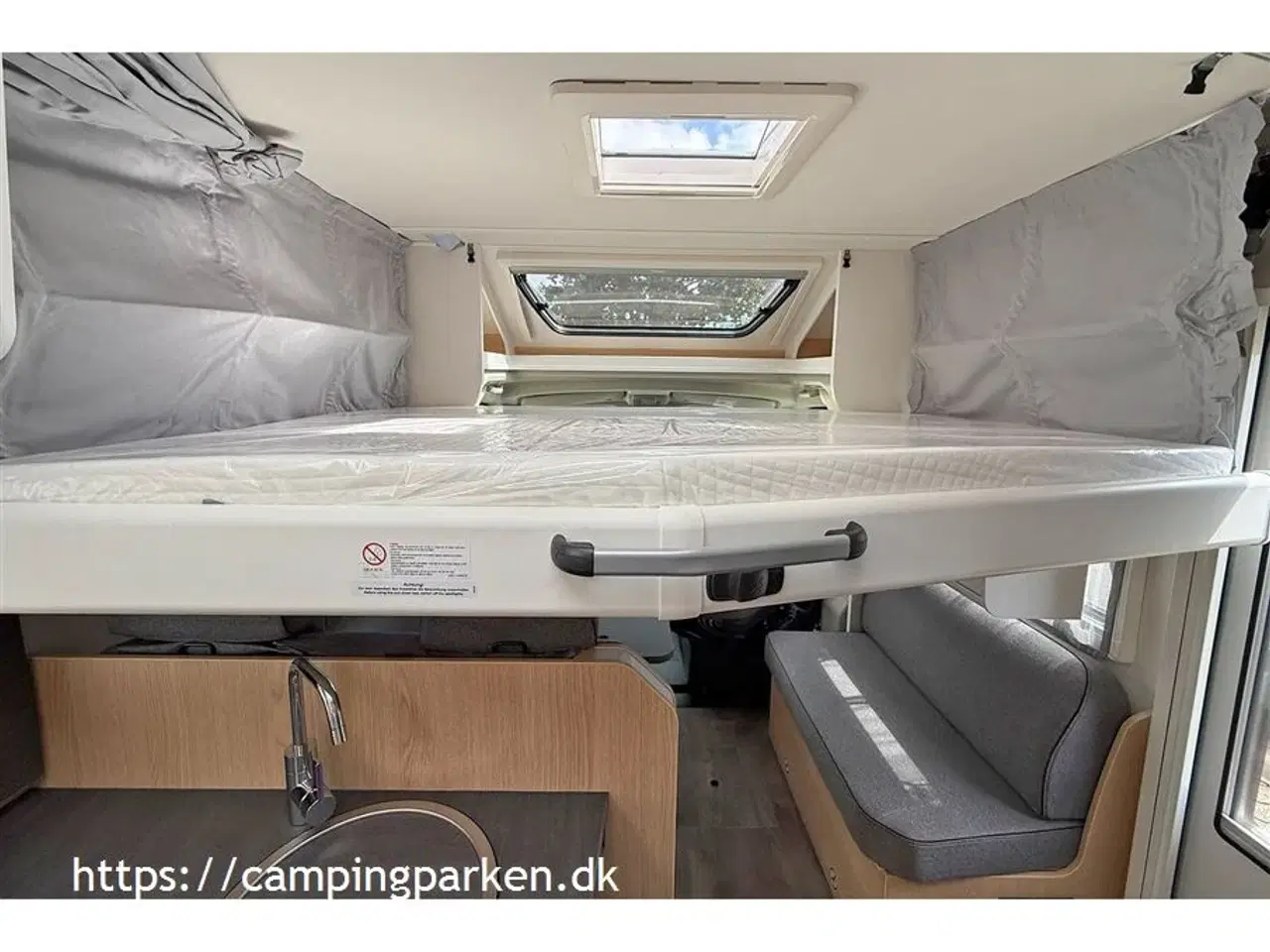 Billede 6 - 2025 - SunLight T 67 Adventure   Sunlights populære model med enkeltsenge, sænkeseng, Nordic pakke og meget udstyr!