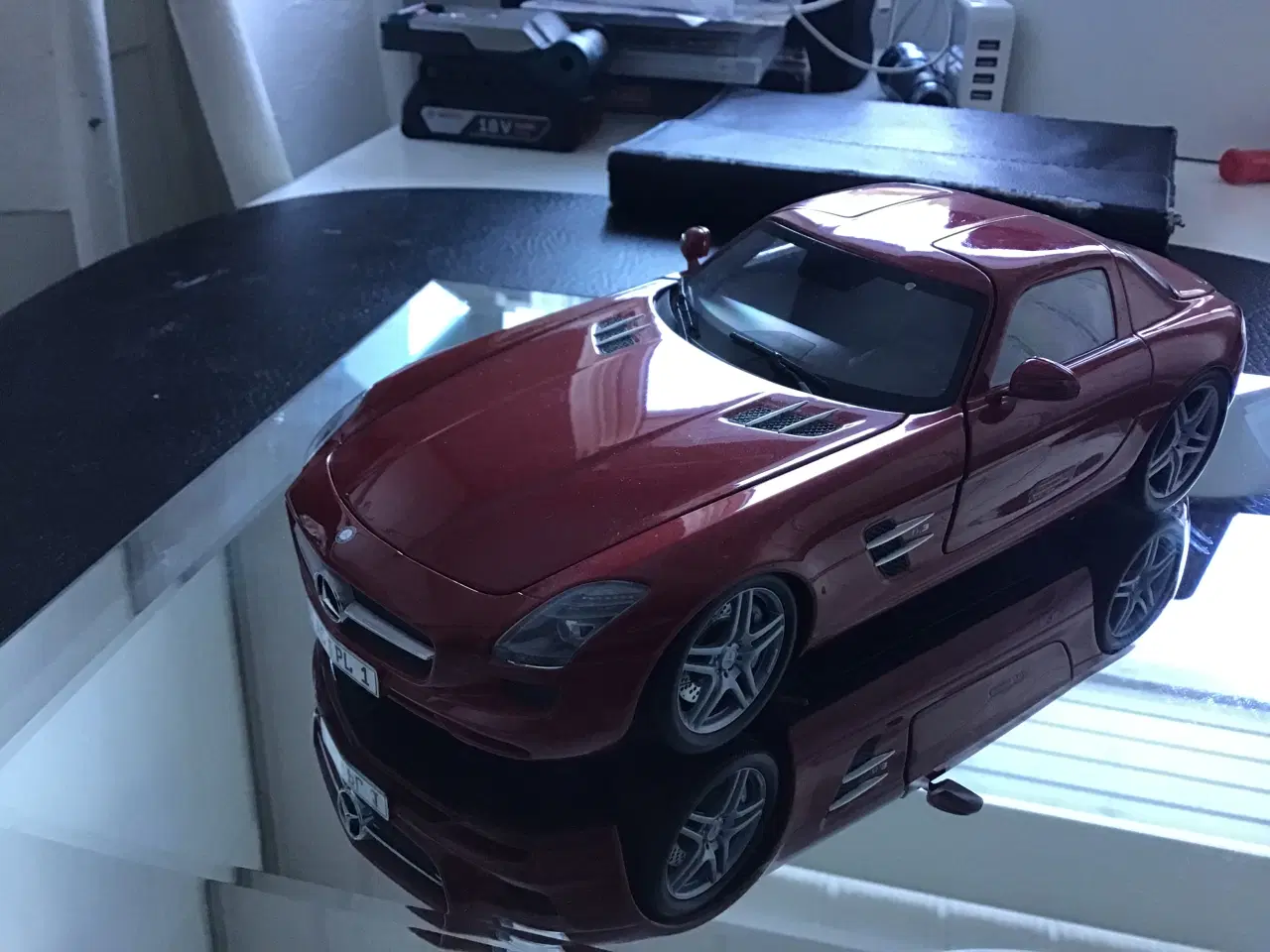 Billede 1 - Modelbil 1:18. MINIICHAMPS. Mercedes SLS AMG