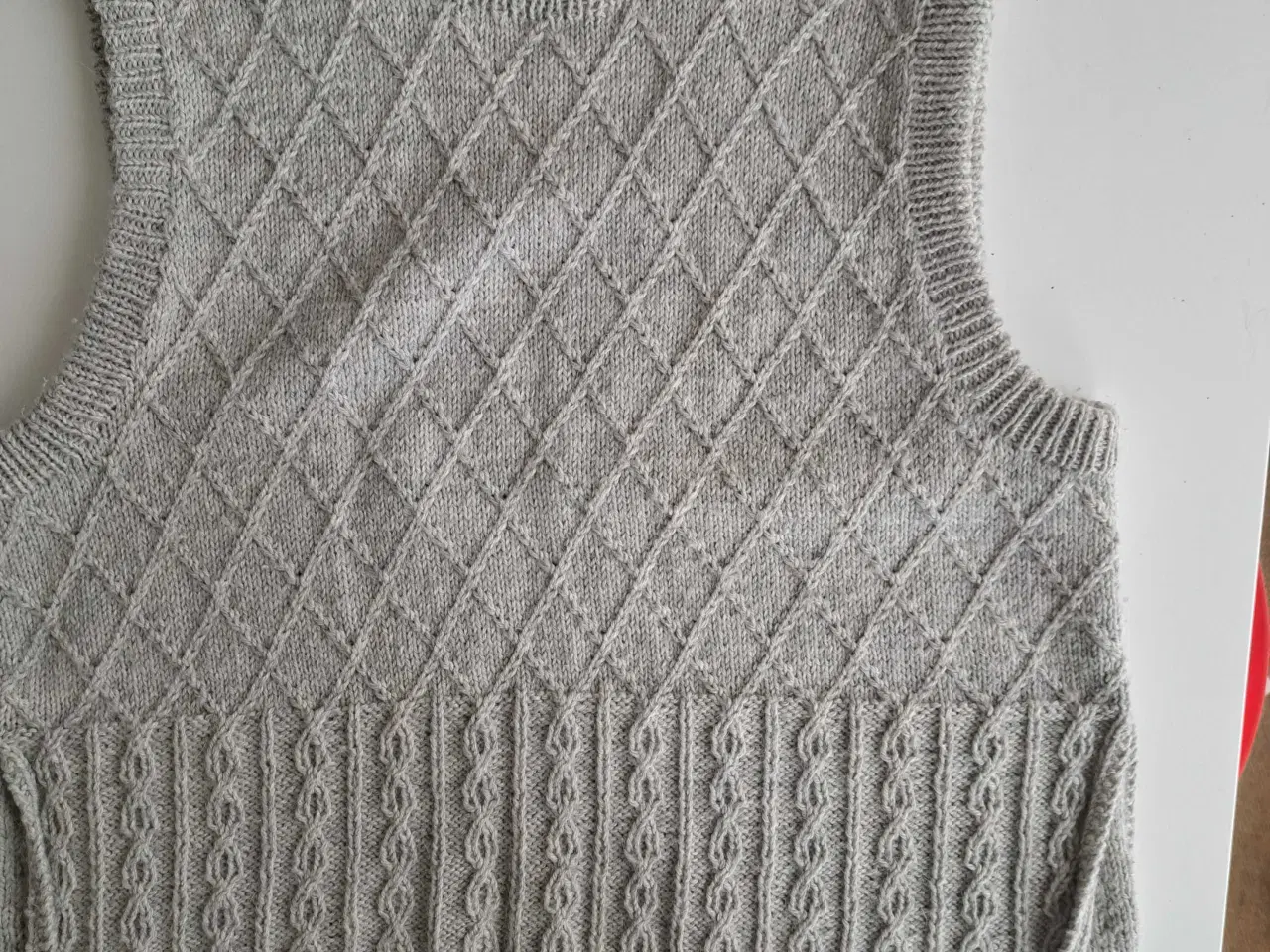 Billede 1 - Dejlig vest I ren uld fra Drops