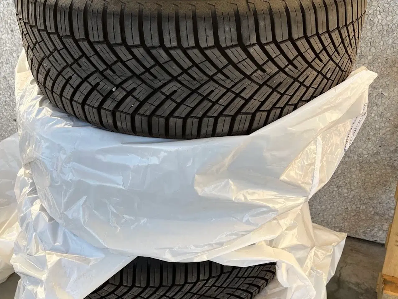 Billede 1 - Helårsdæk 225-55-18 V