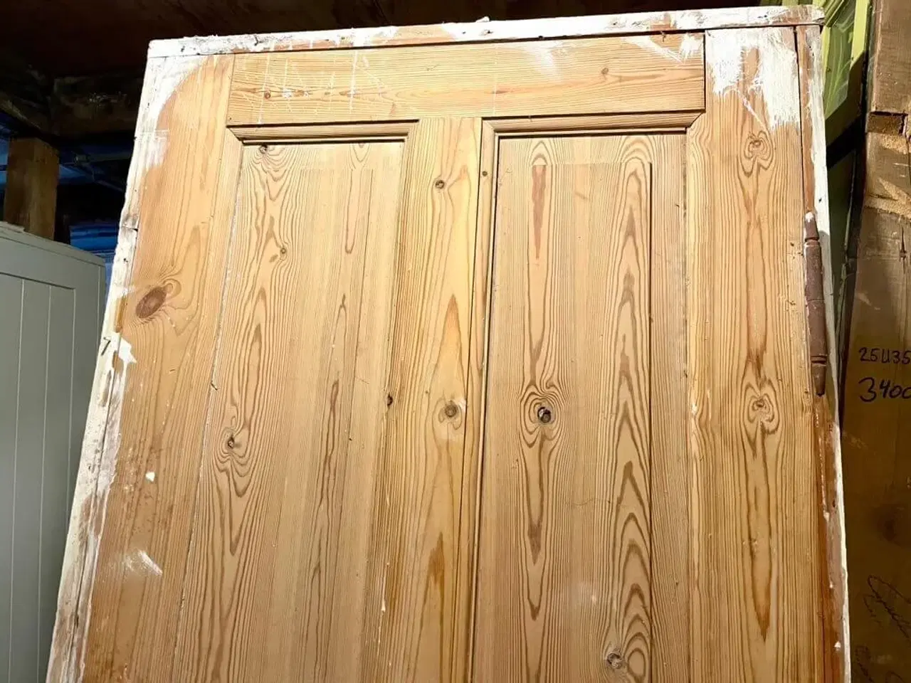 Billede 3 - Afsyret, klassisk Dannebrogsdør m. karm