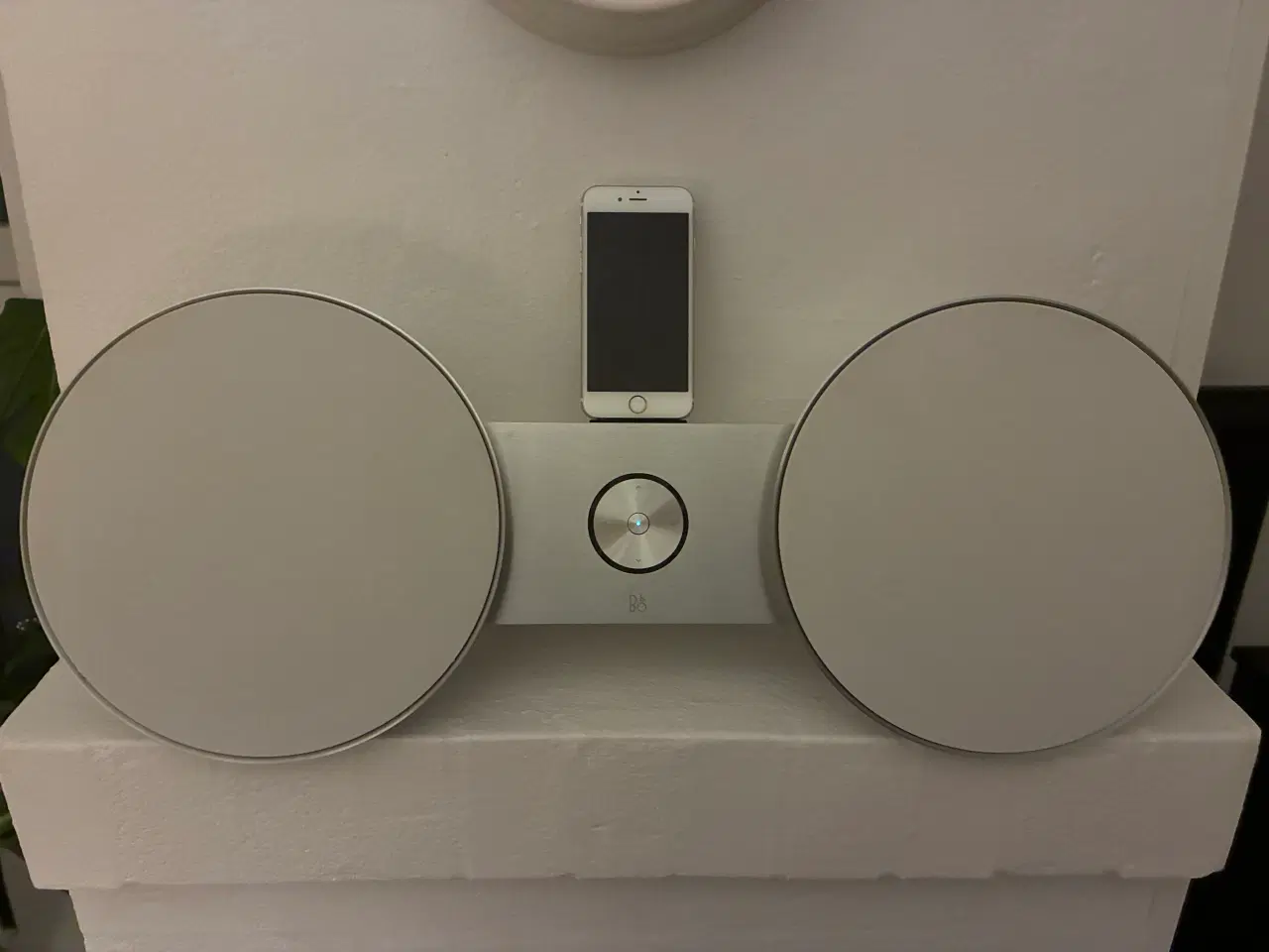 Billede 1 -  BeoSound 8 iPod Dock mobilen følger med