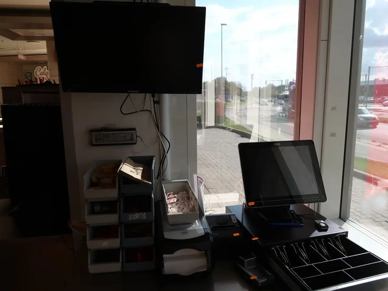 Billede 1 - Kasseapparat CBE, pengeskuffe, bonprinter, dankortterminal