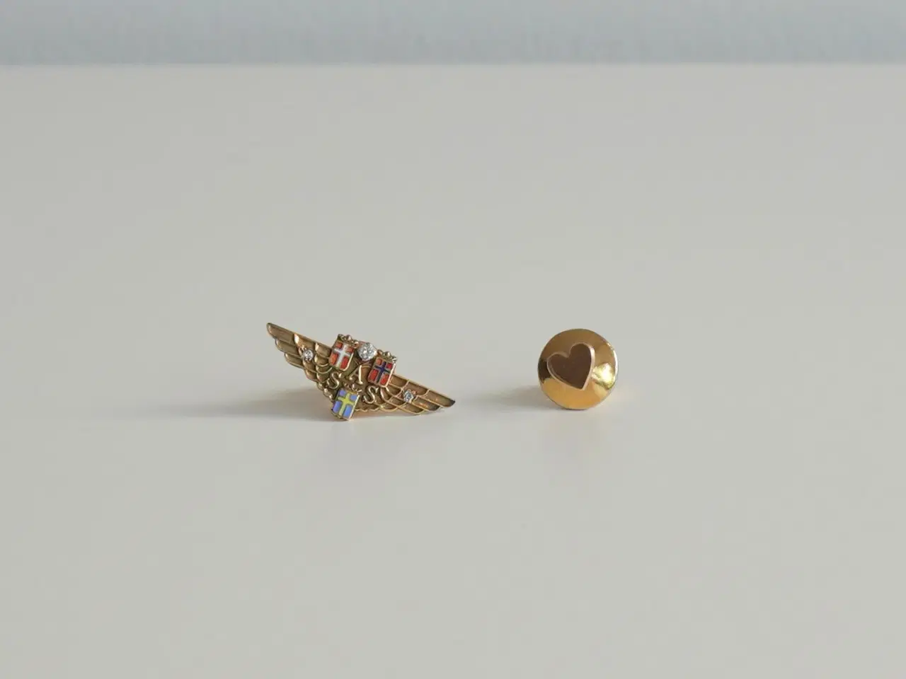 Billede 9 - SAS broche 18 K guld+3 diamanter + hjertenål 14 K