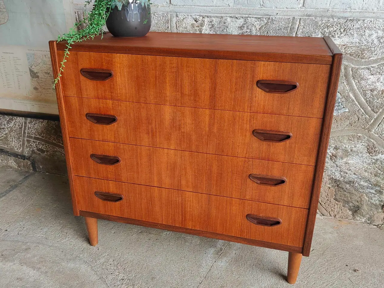 Billede 1 - Flot 4-skuffet teaktræs kommode på ben