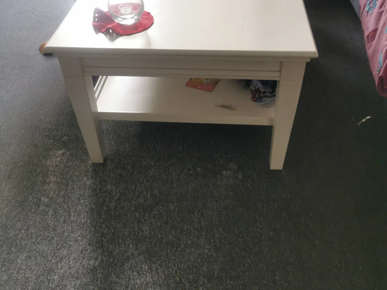 Billede 1 - Stor hvid lang spisebord med plader 