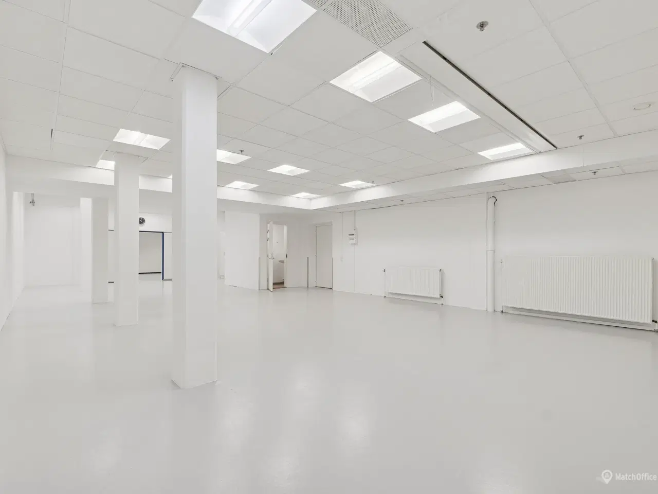 Billede 1 - Velindrettet lager- og showroomlejemål med kontormulighed tæt på Centrum og Øresundsmotorvejen