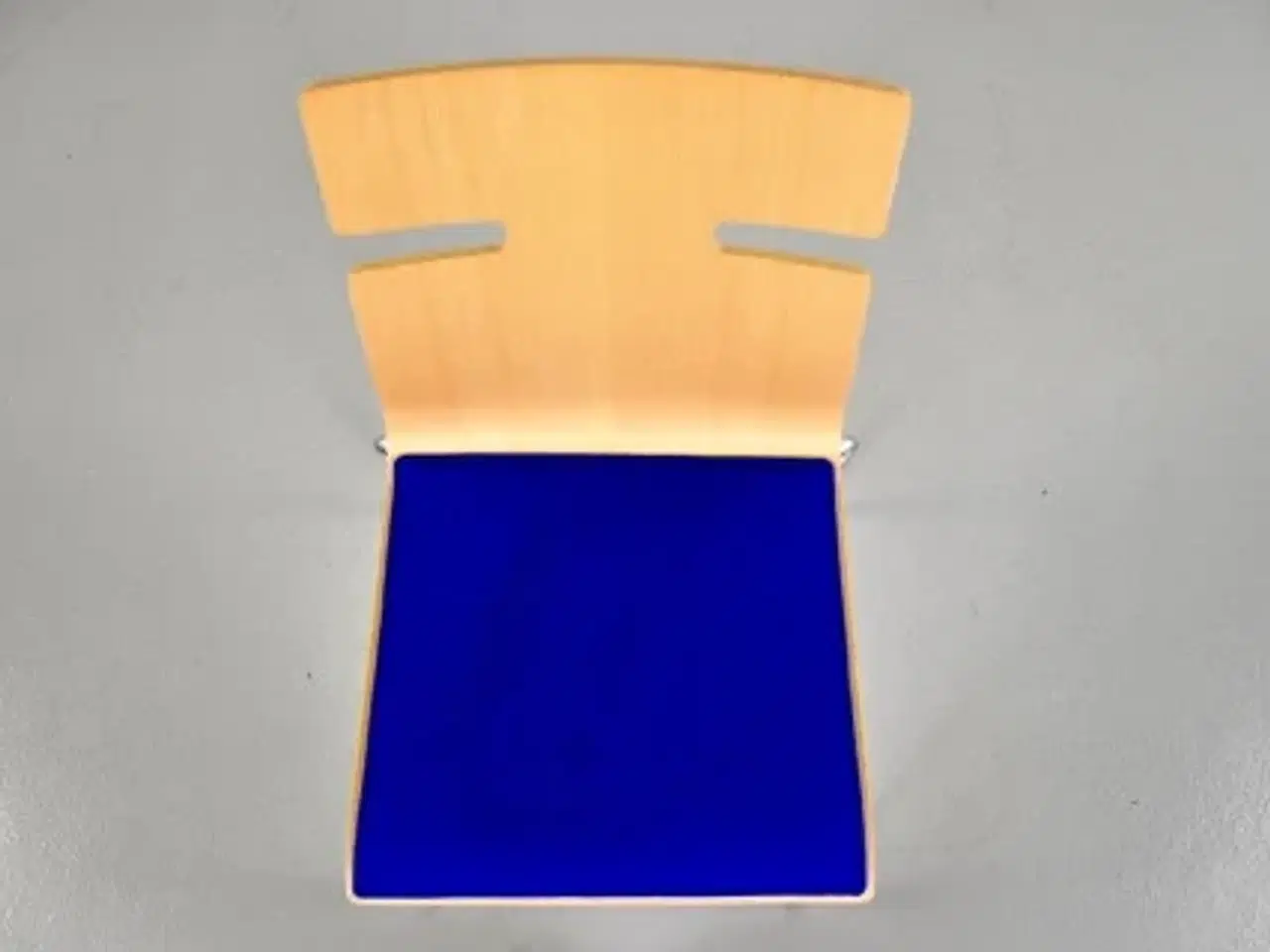 Billede 5 - Konference-/ kantinestol i bøg, med blå polster på sædet
