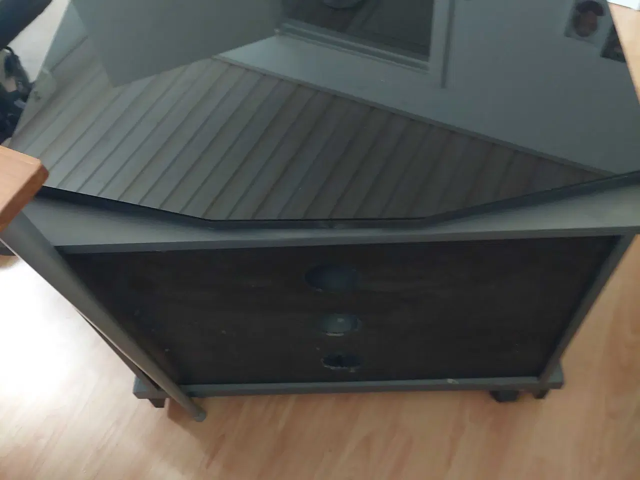 Billede 1 - Tvbord til gratis Afhentning 