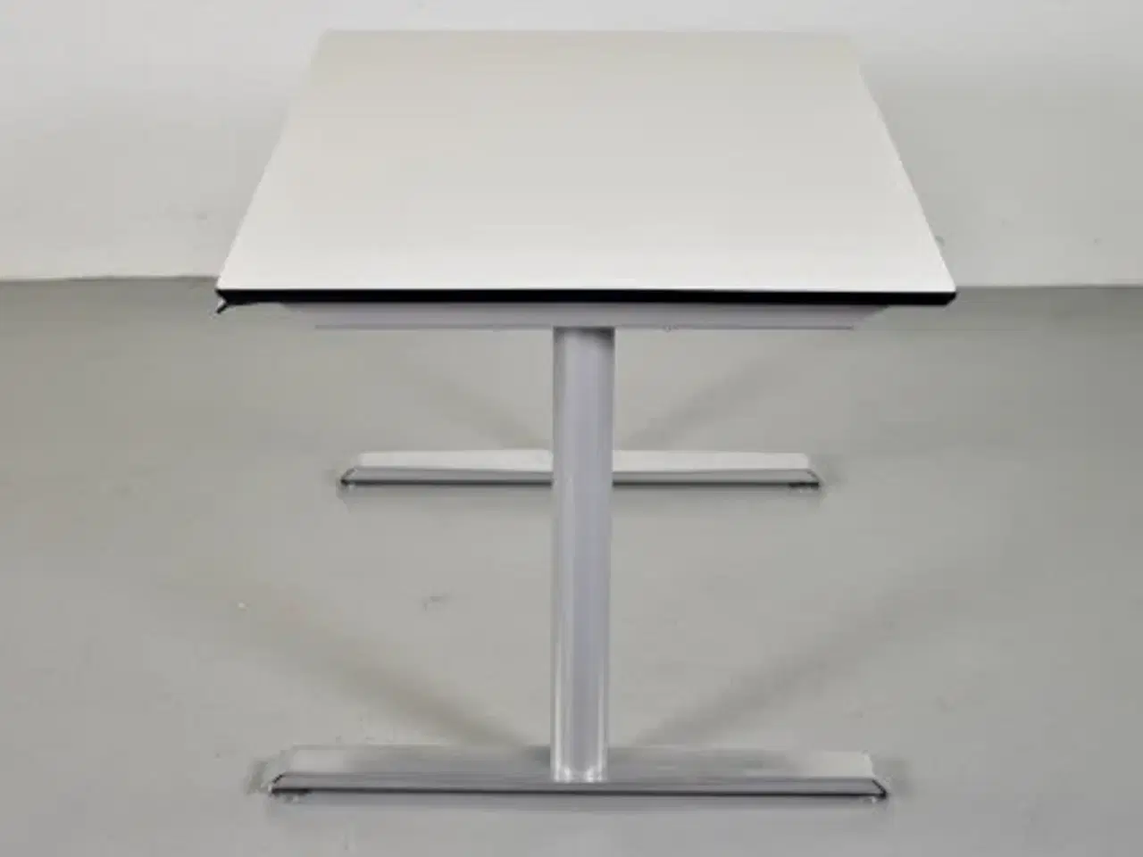 Billede 2 - Hæve-/sænkebord med hvid plade, 120 cm.