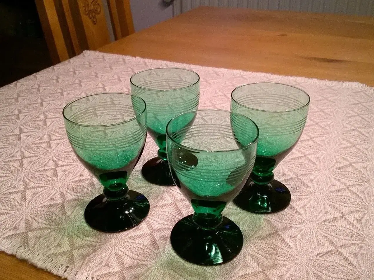 Billede 2 - Grønne vinglas med sort fod