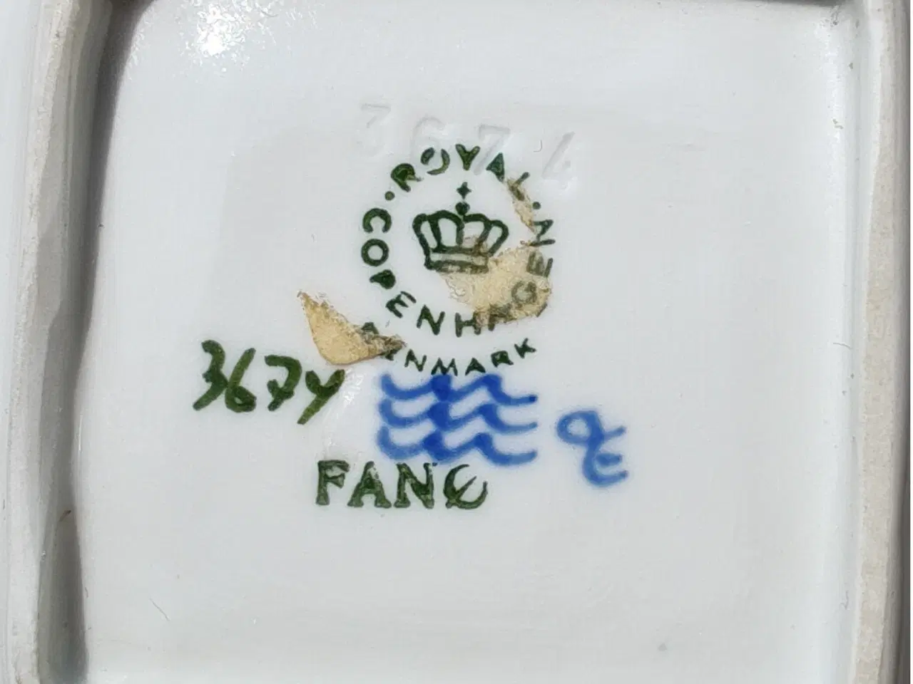 Billede 2 - Royal Copenhagen Fanø Pige platte 3674