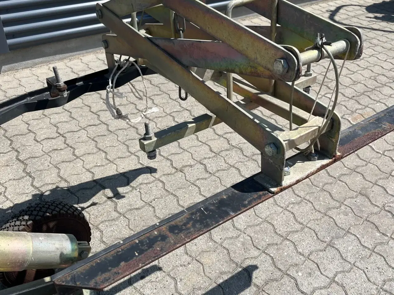 Billede 9 - - - - Stor flise ligger vogn til sf sten mm.