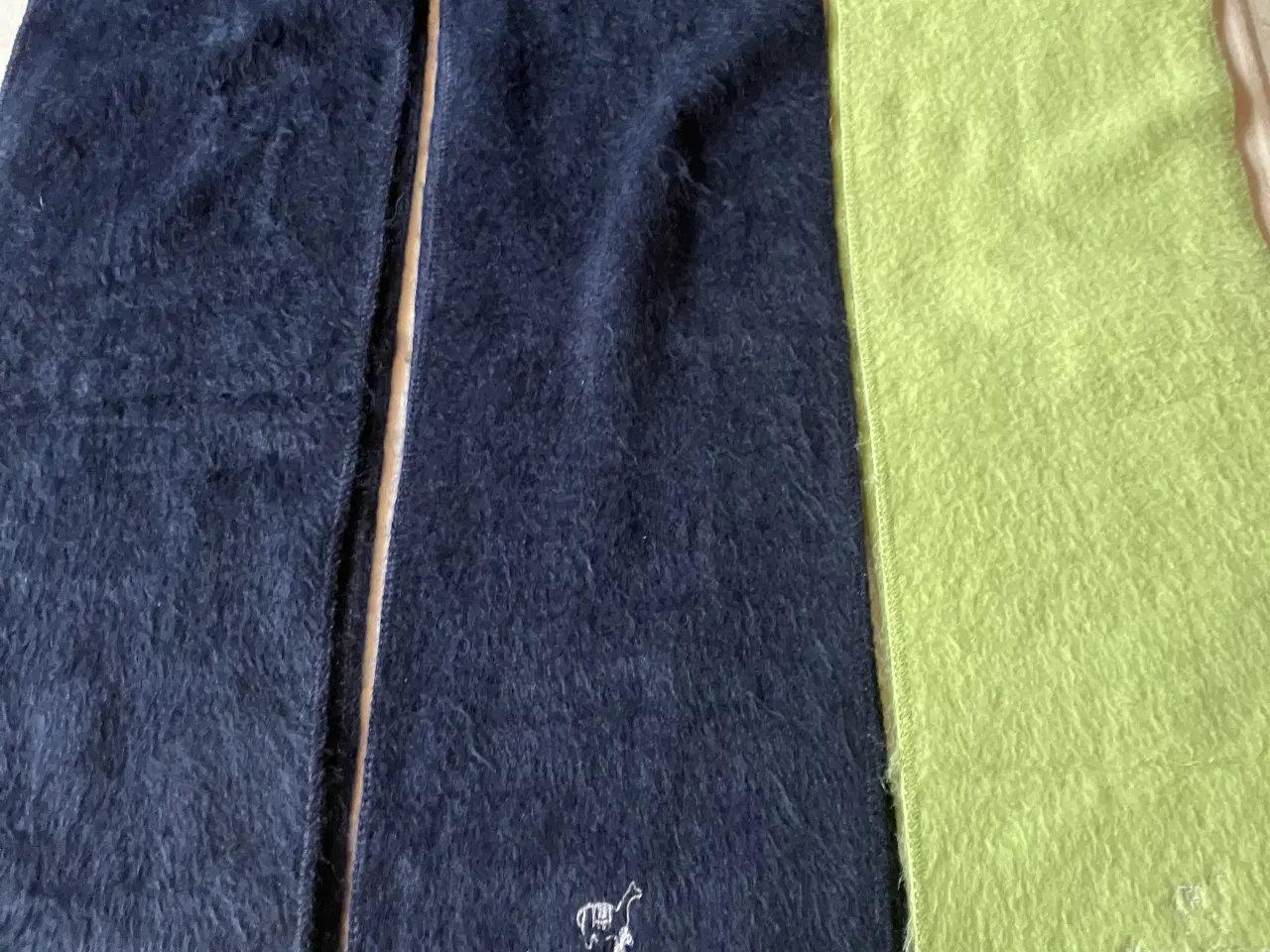 Billede 2 - 2 sorte Alpaca tørklæder fra Camargo.. Nye