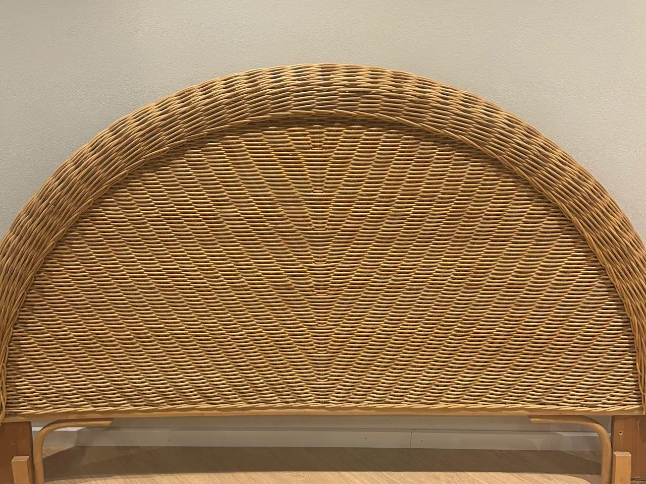 Billede 2 - Kurve rattan flet sengegavl