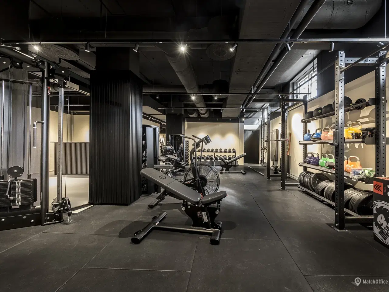 Billede 15 - Tageetage - usædvanligt kontor og/eller showroom - fælles kantine og fitness