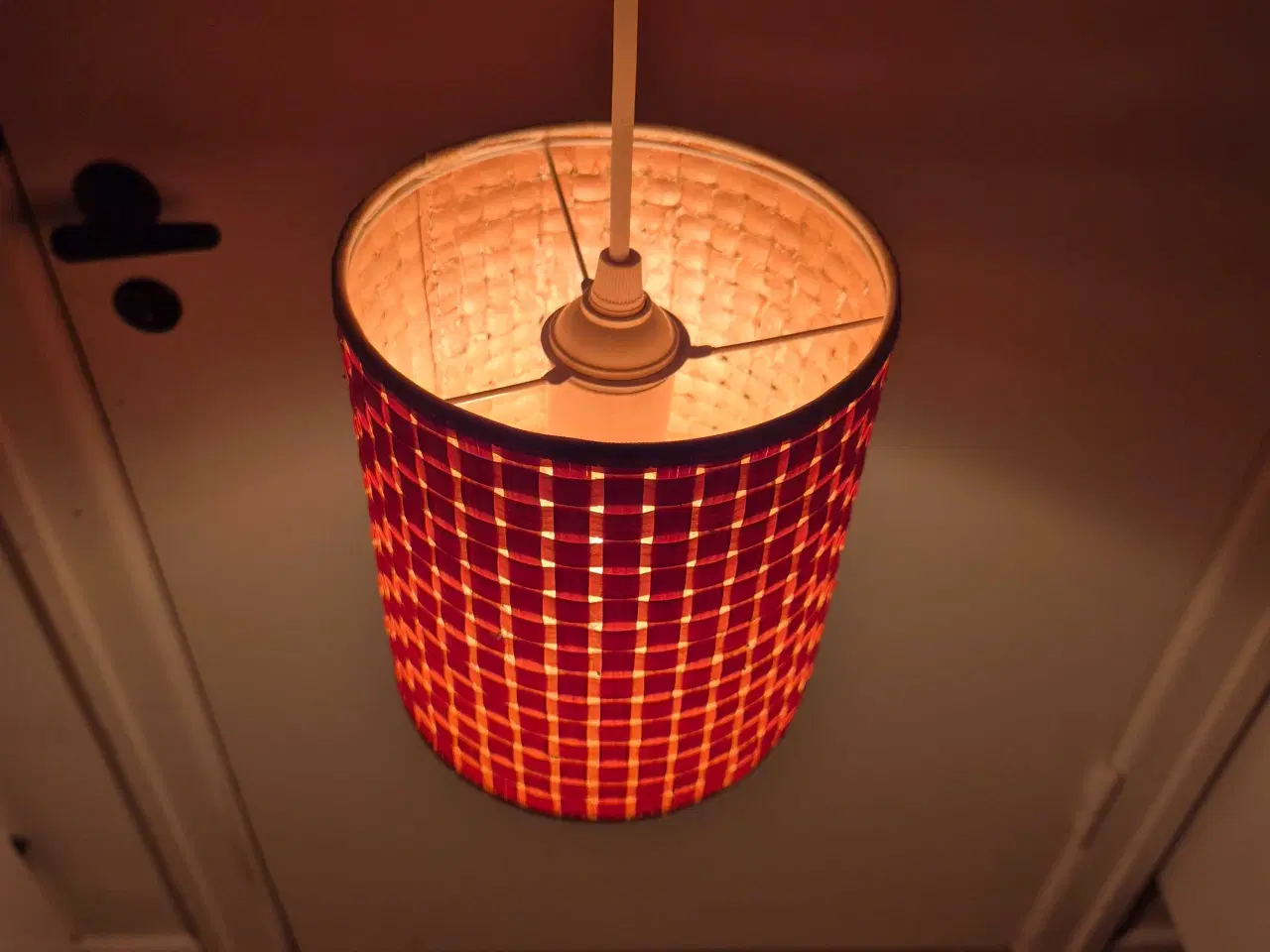 Billede 3 - Sød retrolampe i flet med det hyggeligste lys