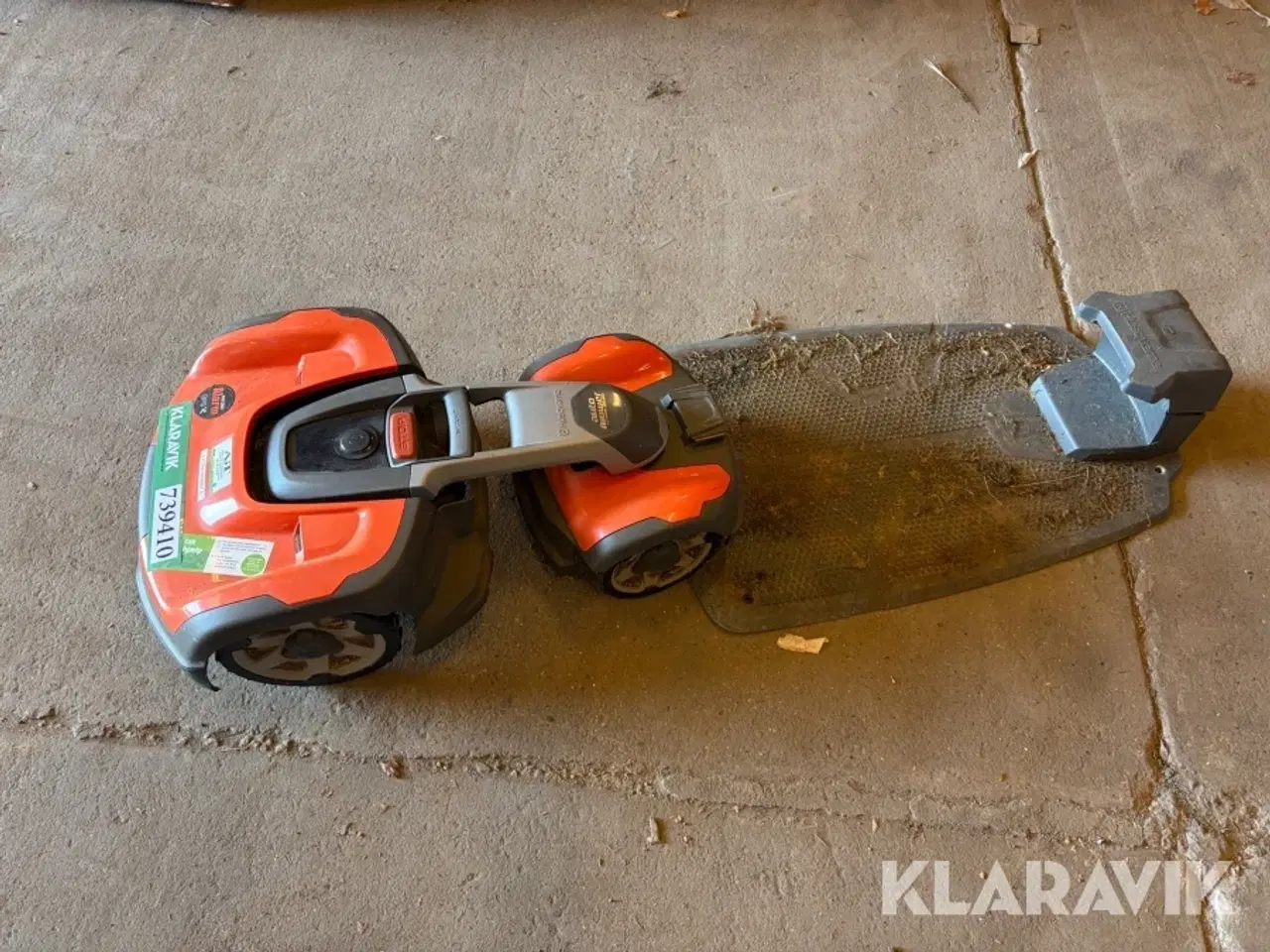 Billede 10 - Robot plæneklipper Husqvarna 550 knækstyret med ladestation