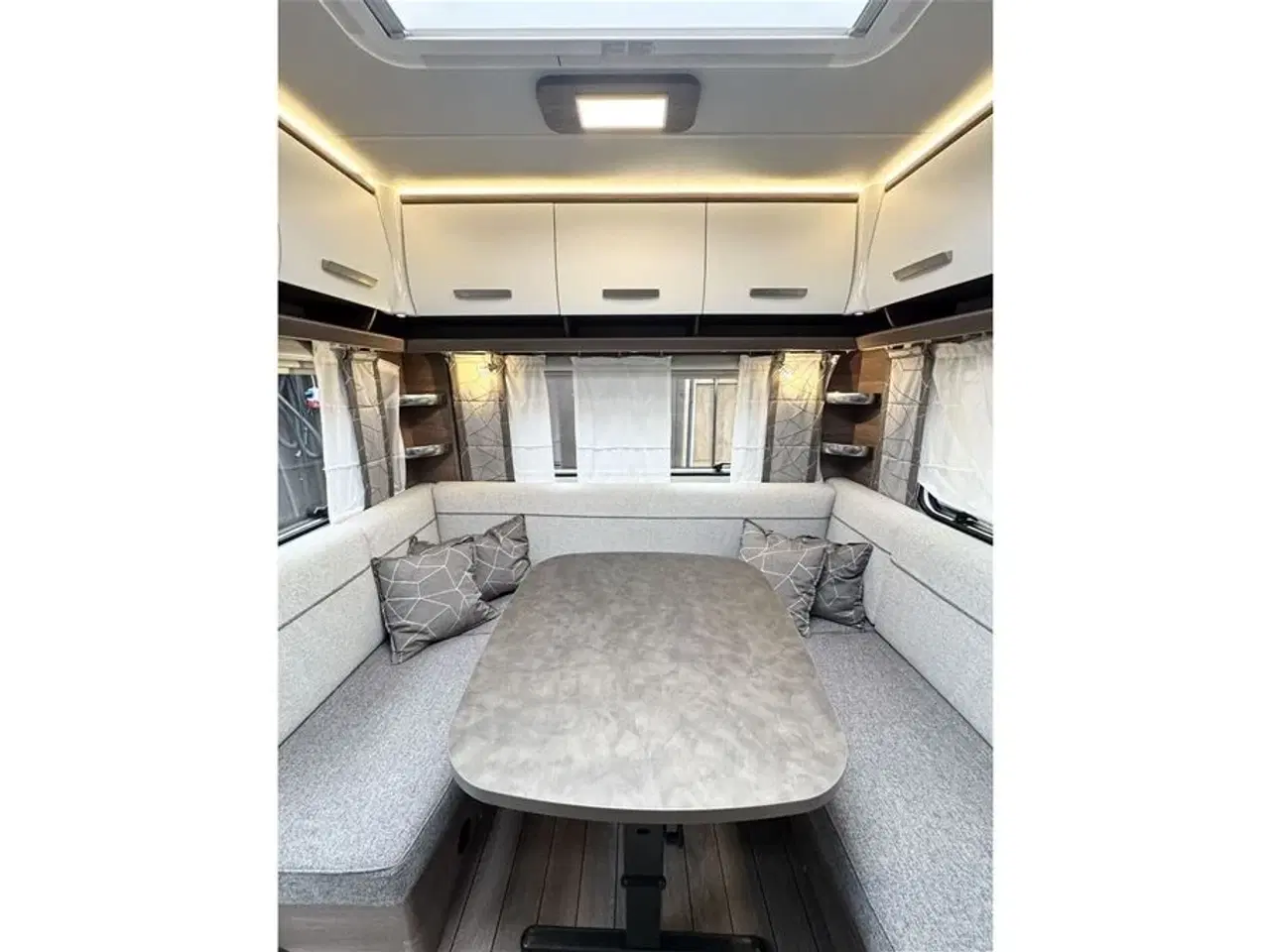 Billede 4 - 2020 - Knaus Sport 450 FU - Silver Selection   Franskseng-Gulvtemp.-Mover-Telt