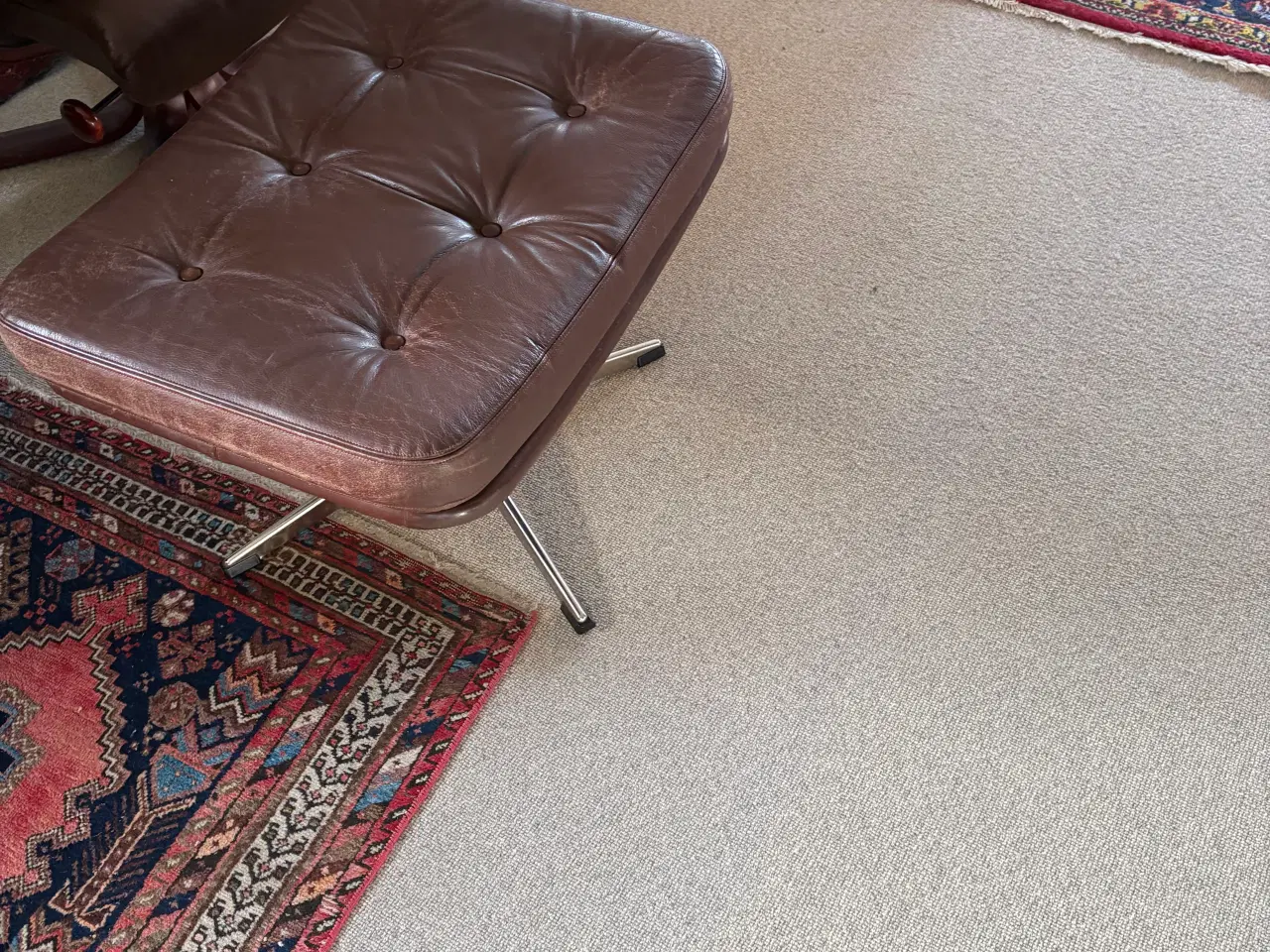 Billede 2 - 2 læderlænestole med fodskammel