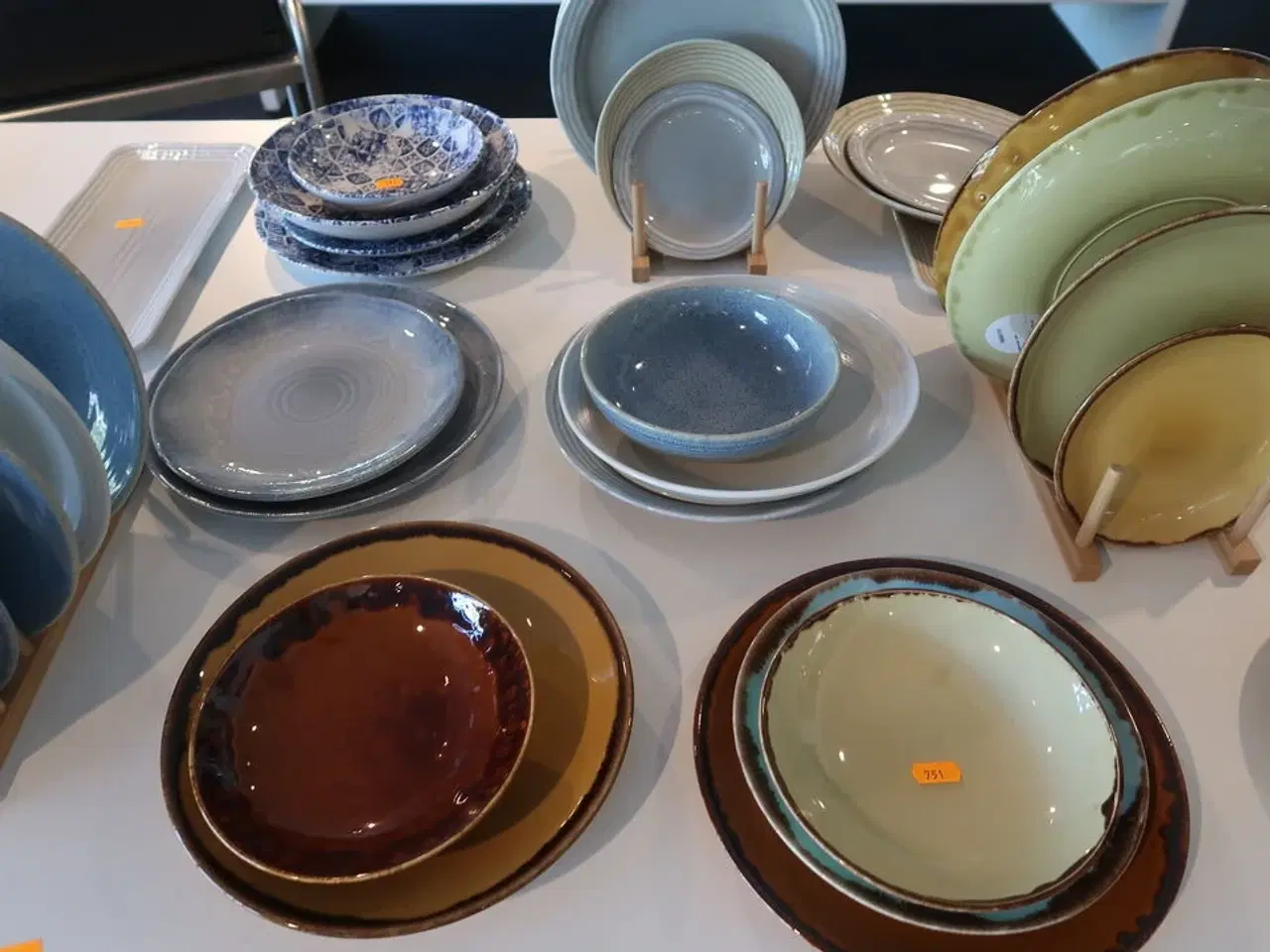 Billede 4 - 79 stk. tallerkener, skåle og fade DUDSON