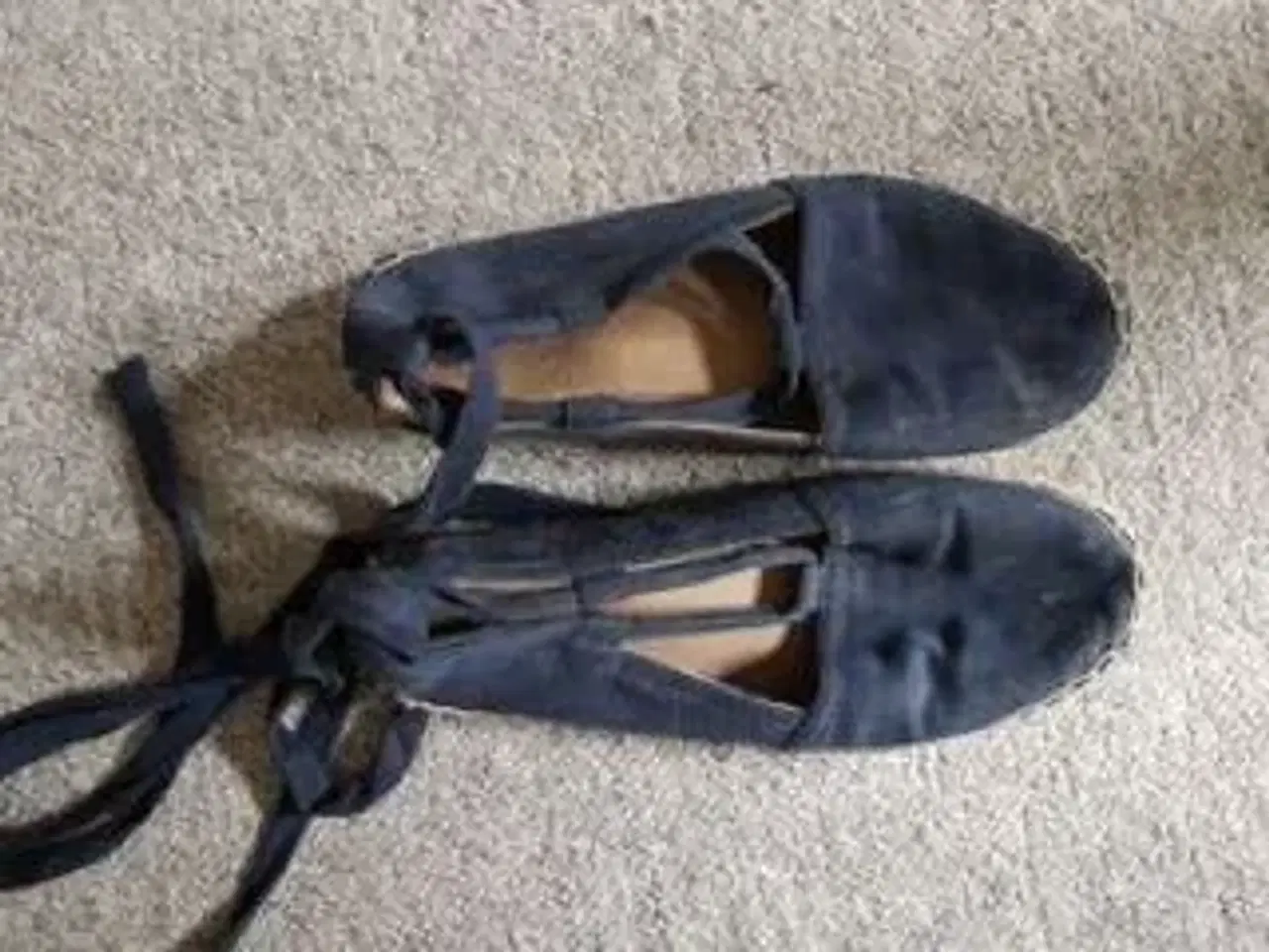 Billede 1 - Blå sko med bånd om anklen