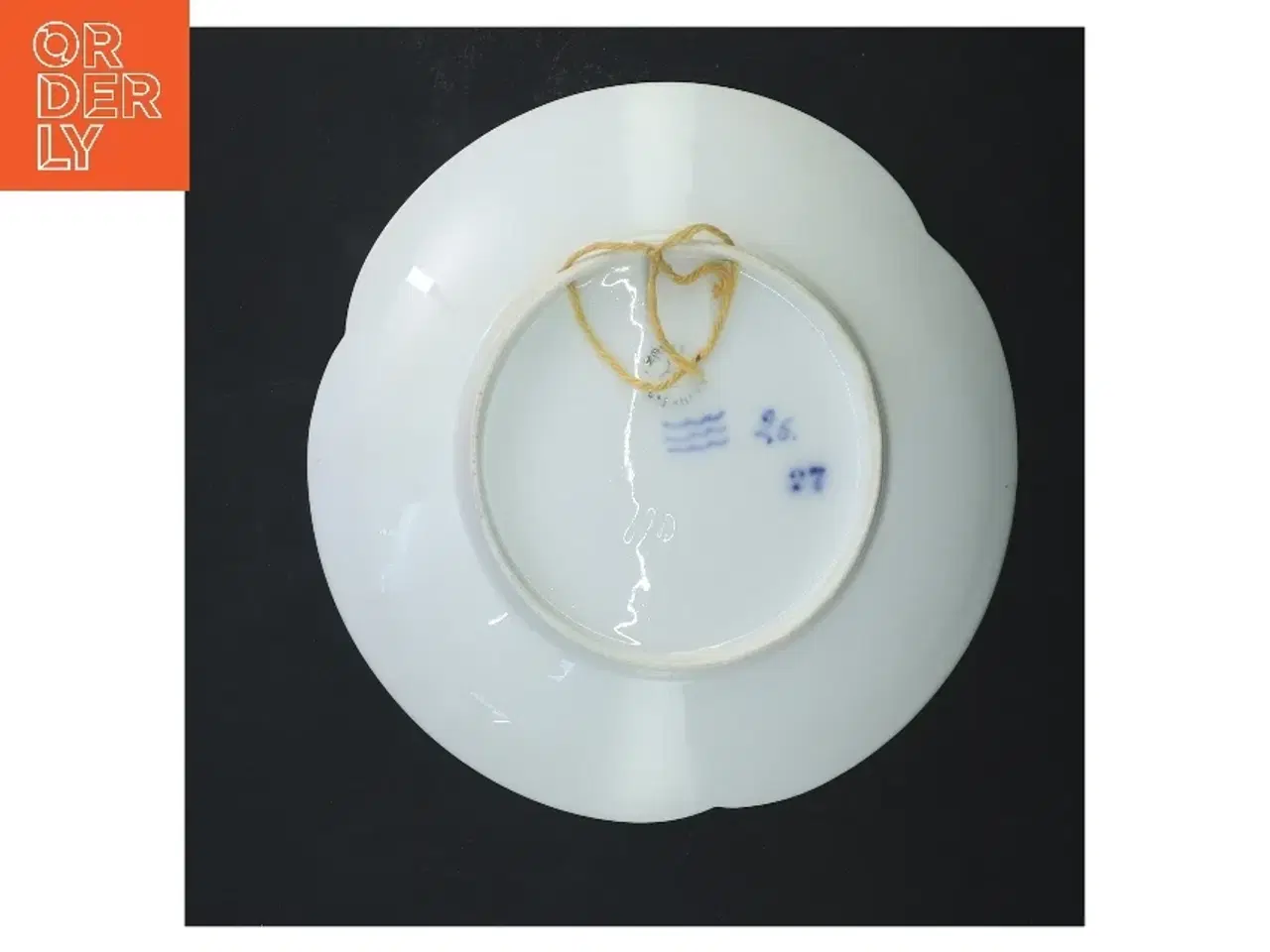 Billede 3 - Porcelænsplatte med krone fra Royal Copenhagen (str. Ø 17,5 cm)