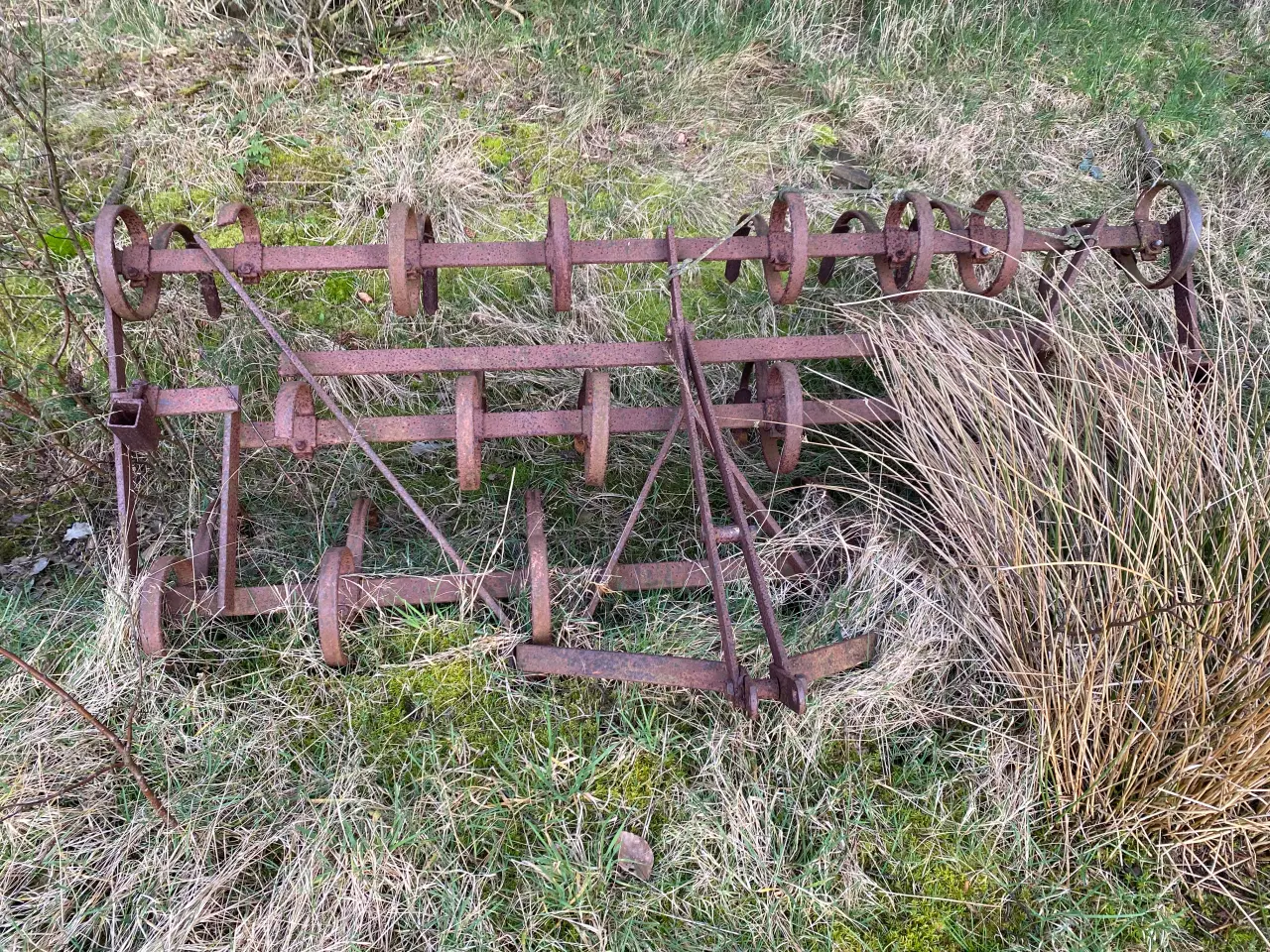 Billede 1 - Ældre harve til mindre traktor (2m)