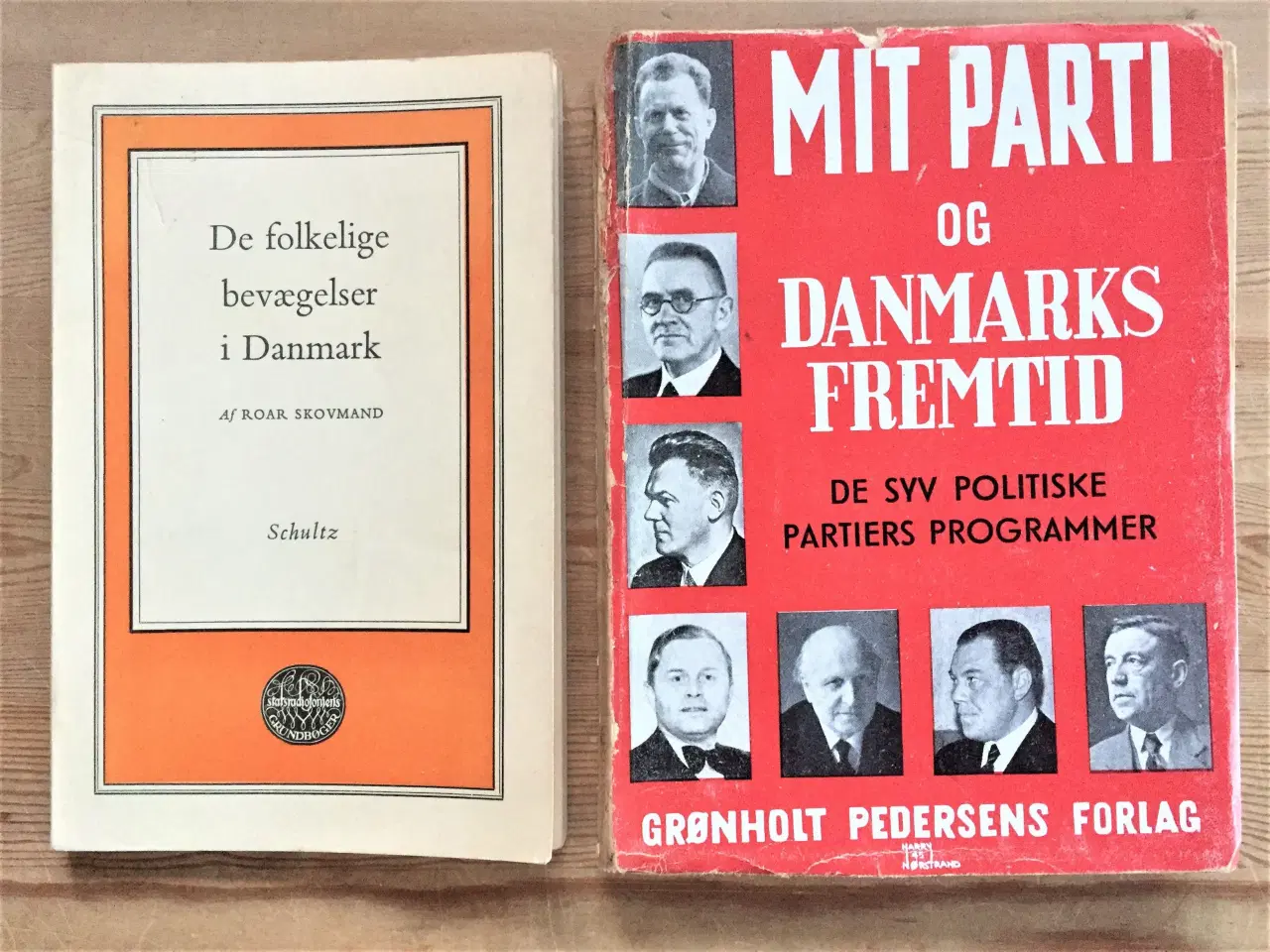 Billede 1 - 2 gamle bøger om politik