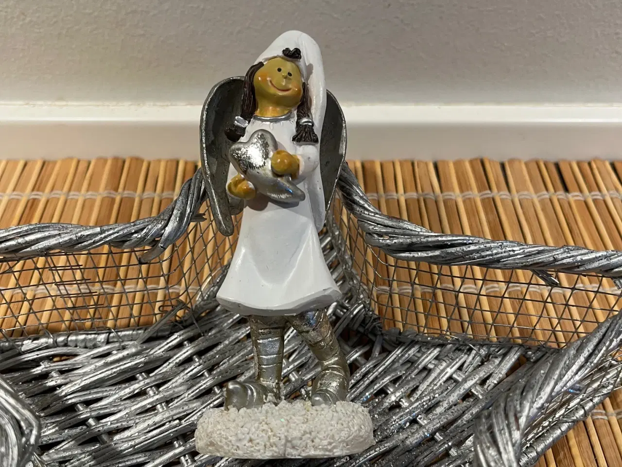 Billede 3 - Dekorativ sølvfarvet stjernekurv+ hvid engel 