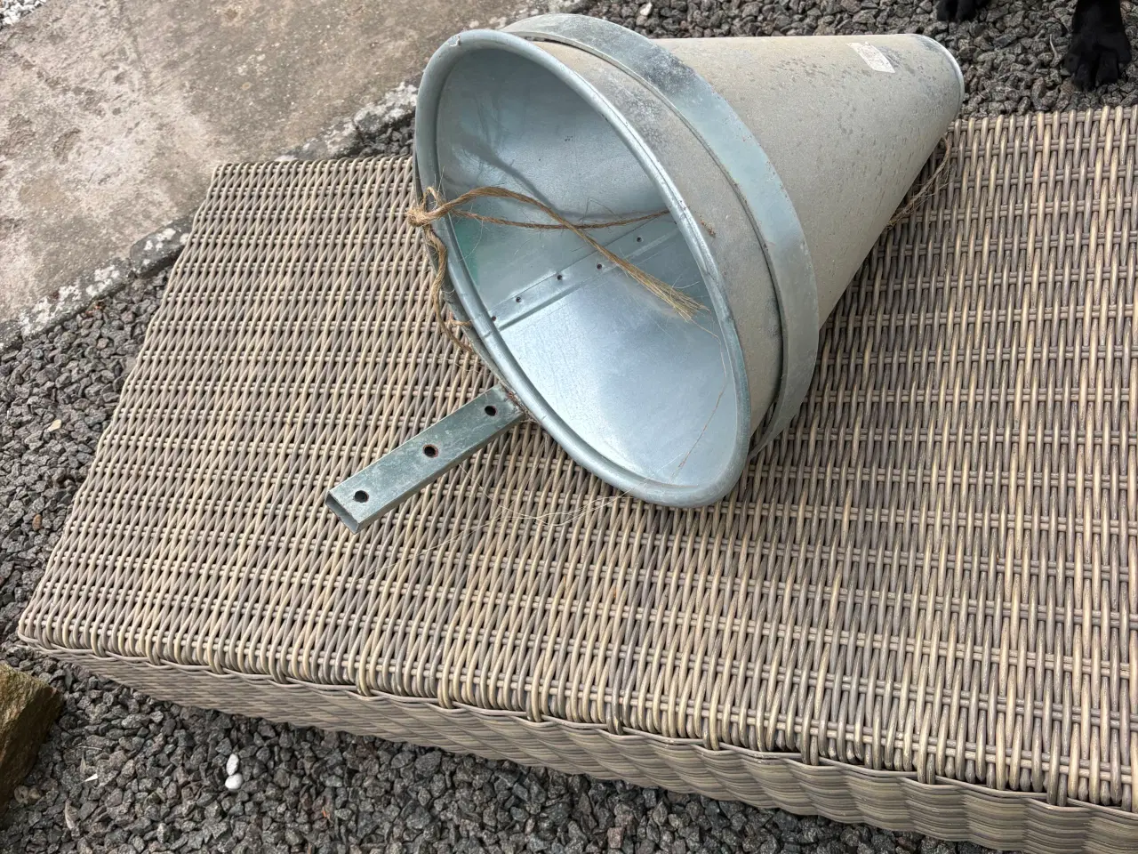 Billede 1 - Galvaniseret slagtetragt til kalkun/høns sælges. 