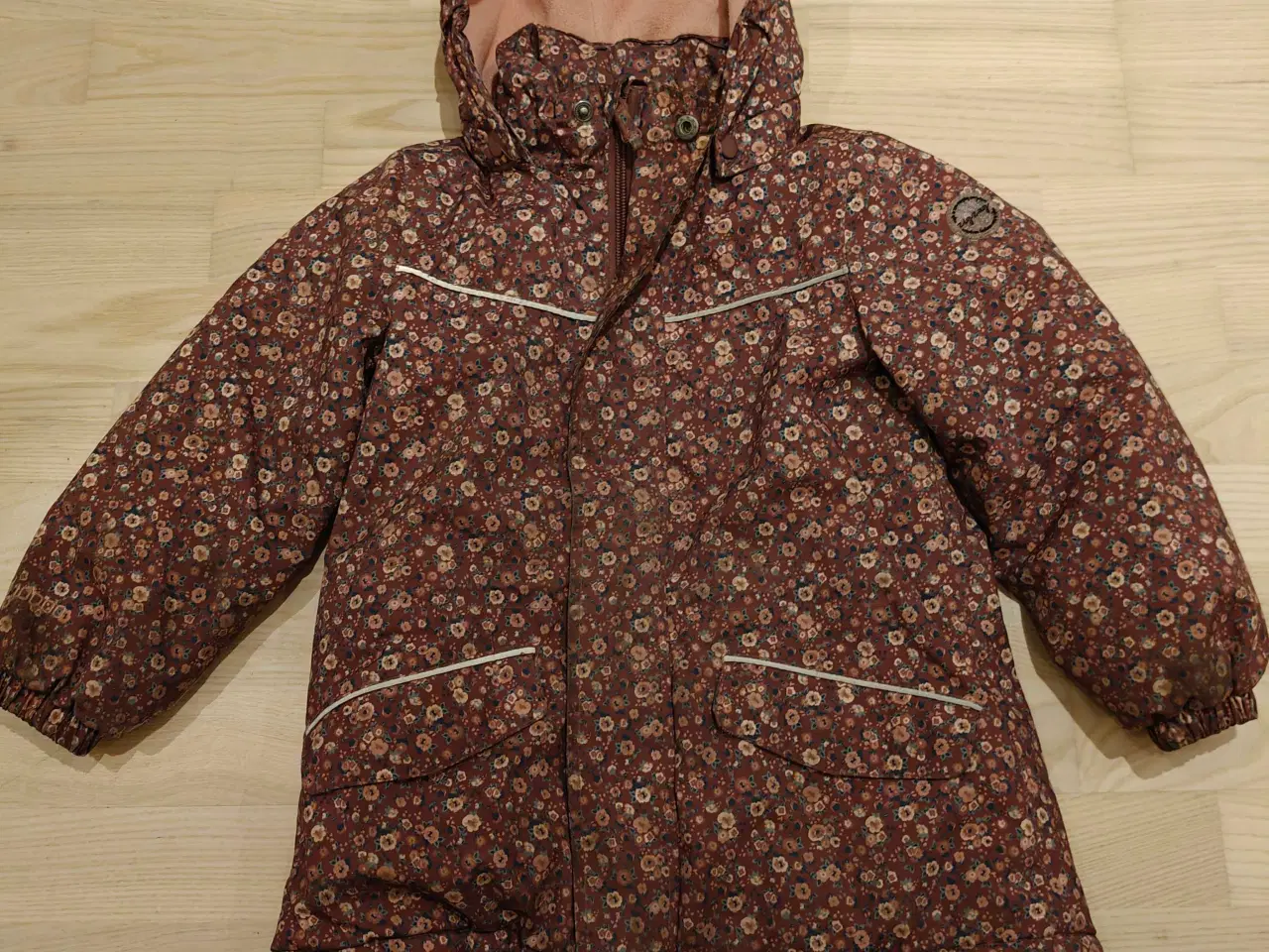 Billede 1 - Flot vinterjakke (Zig Zag) str 4 år/104