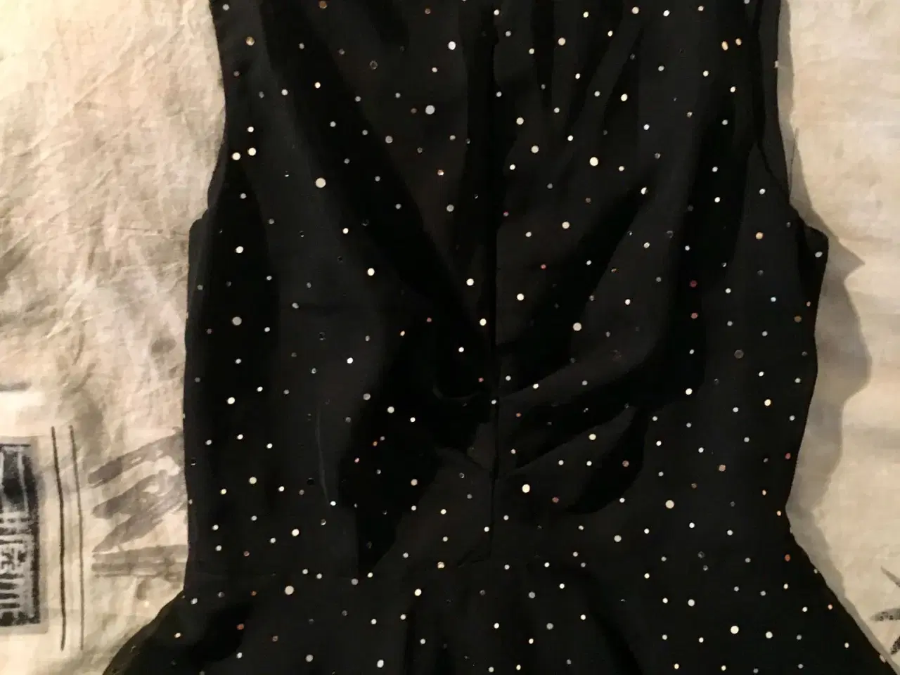 Billede 3 - Fin sort kjole til salg