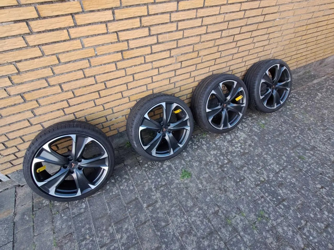 Billede 4 - Cupra fælge med sommerdæk