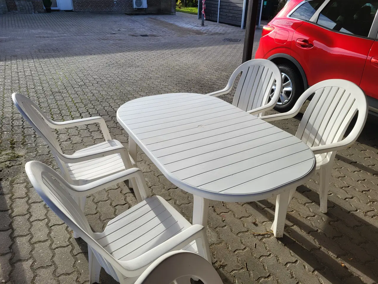 Billede 1 - Ovalt bord, med 4 stole