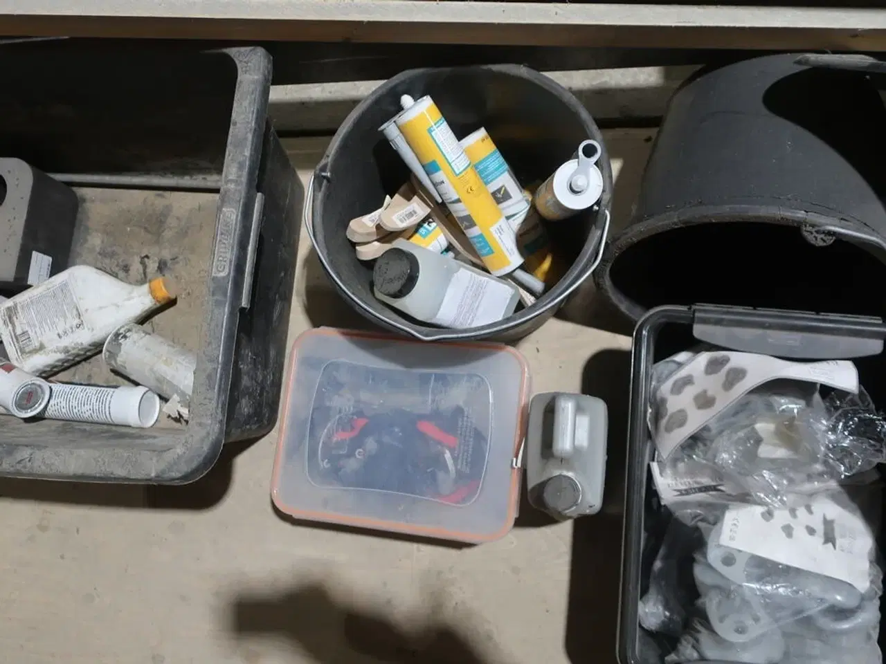 Billede 6 - Div. Kasser med værktøj og varelager