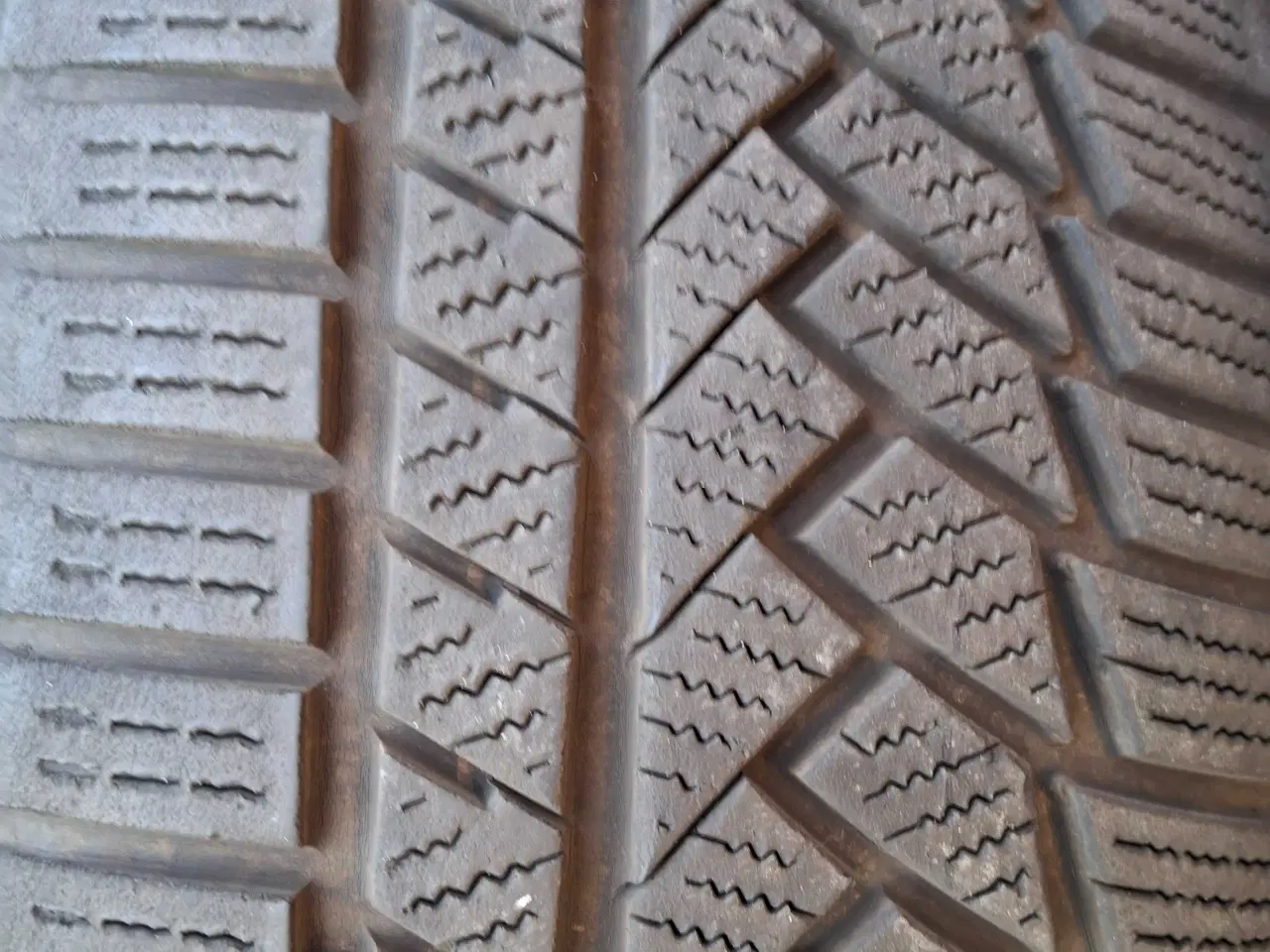 Billede 1 - 2stk 255/45-2stk 235/50