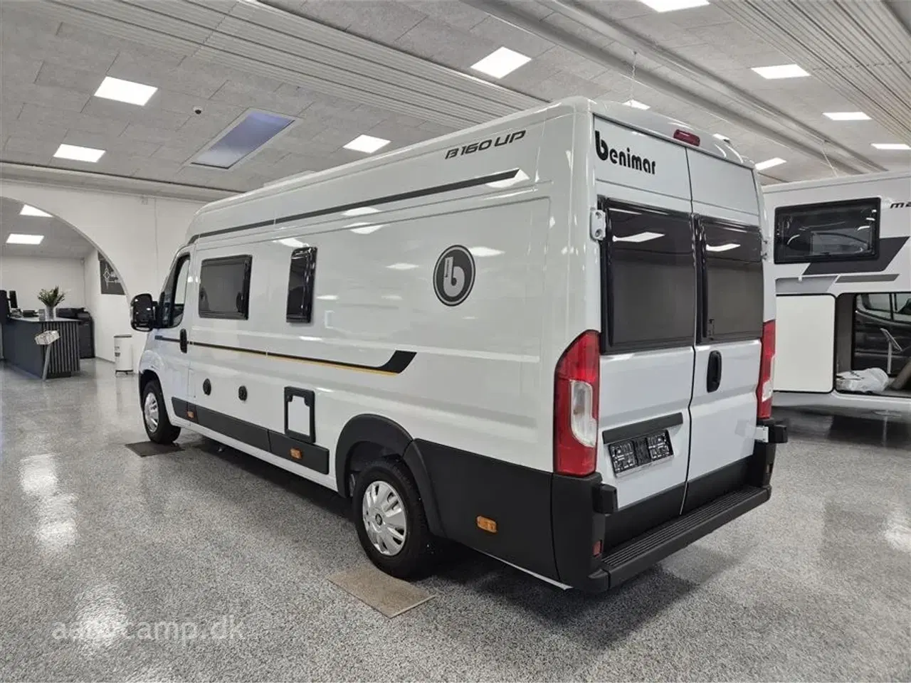 Billede 3 - 2025 - Benimar Benivan 160 ES Udstyret klar til Ferie. Solcelle. markise. elektrisk indgangstrin. kompressorkøleskab.