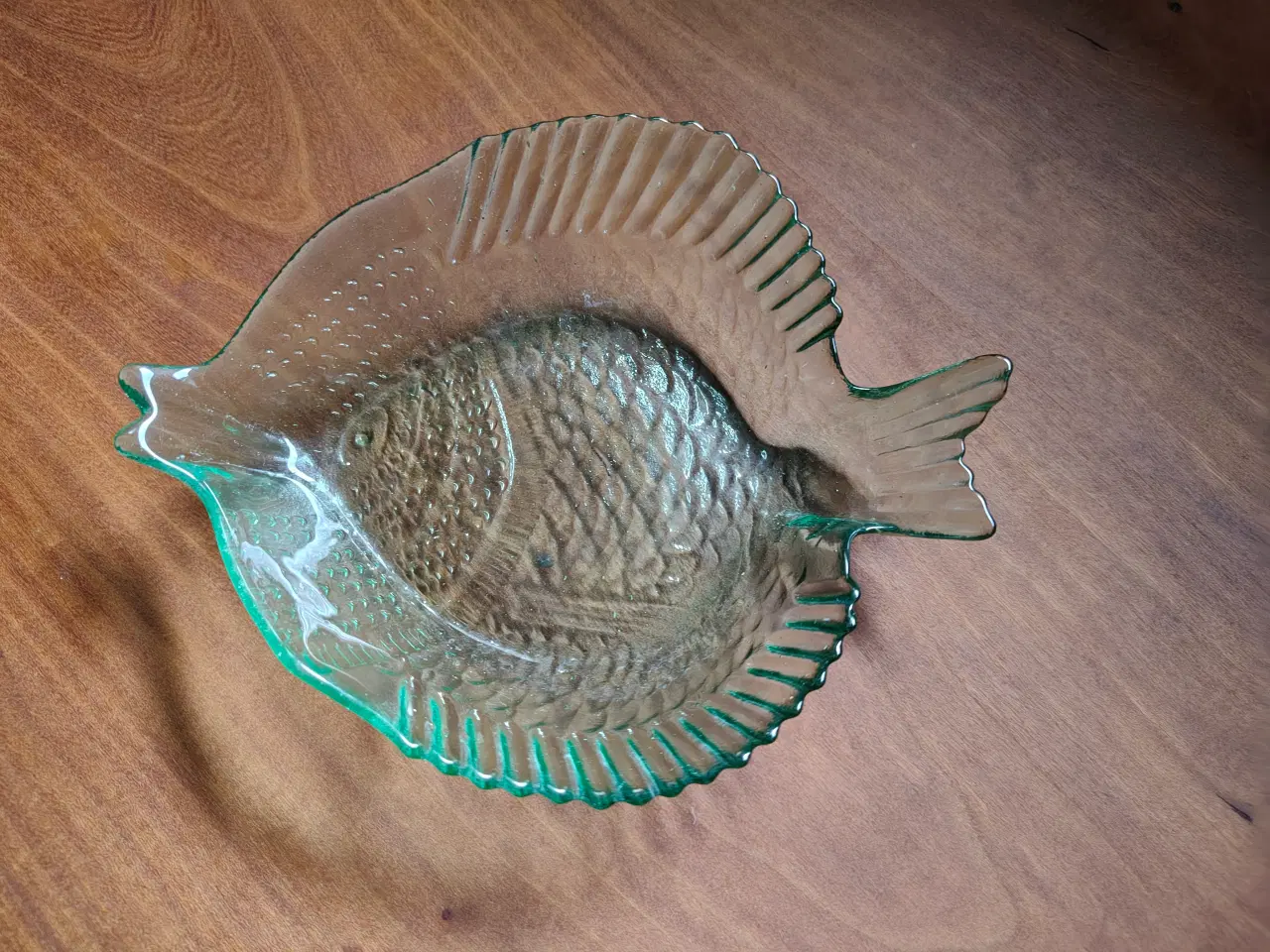 Billede 1 - Flot fiskeskål i grønt glas