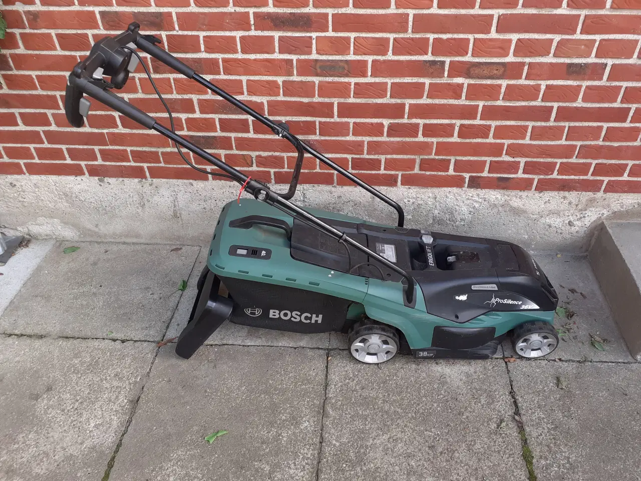 Billede 1 - BOSCH PLÆNEKLIPPER ROTAK 5 MED EKSTRA NYT BATTERI