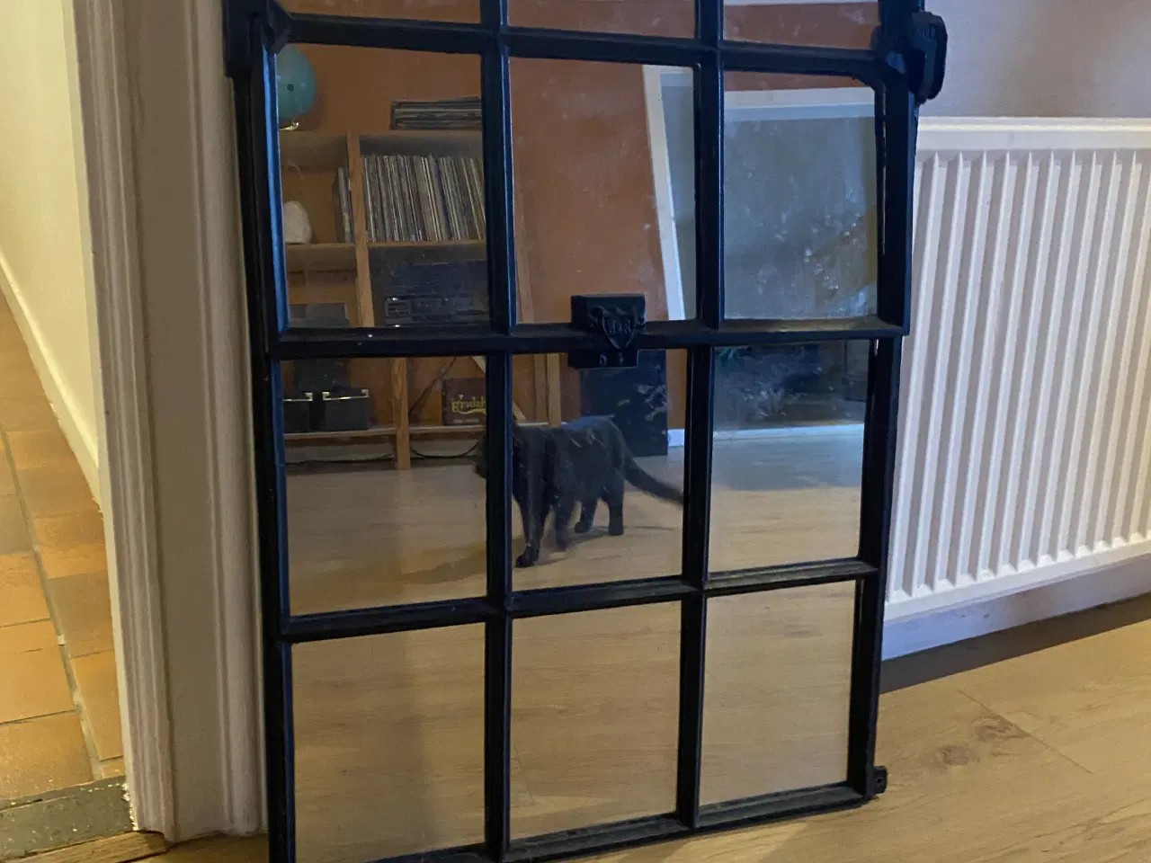 Billede 2 - Staldvindue lavet om tilspejl