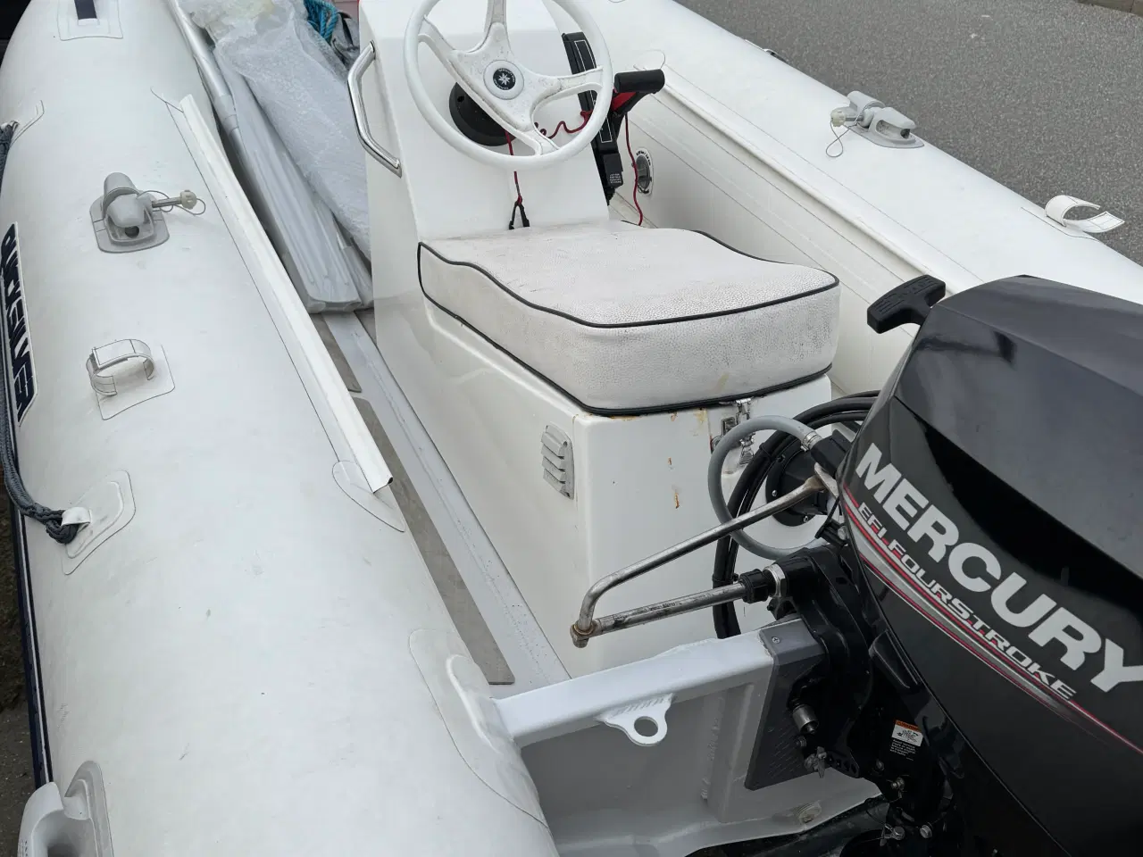 Billede 9 - Quicksilver 350 Alurib med 20 hk påhængsmotor