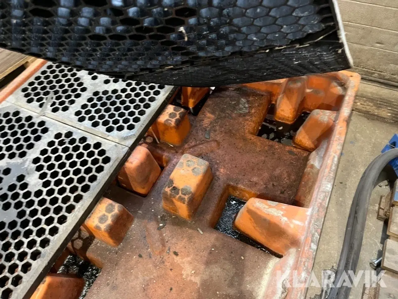 Billede 12 - Olieopsamling Alfa bakke og beholder