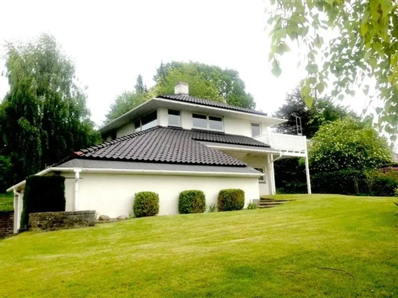 Billede 1 - Nyrenoveret moderne villa forenden af blind vej Charlottenlun, nyrenoveret