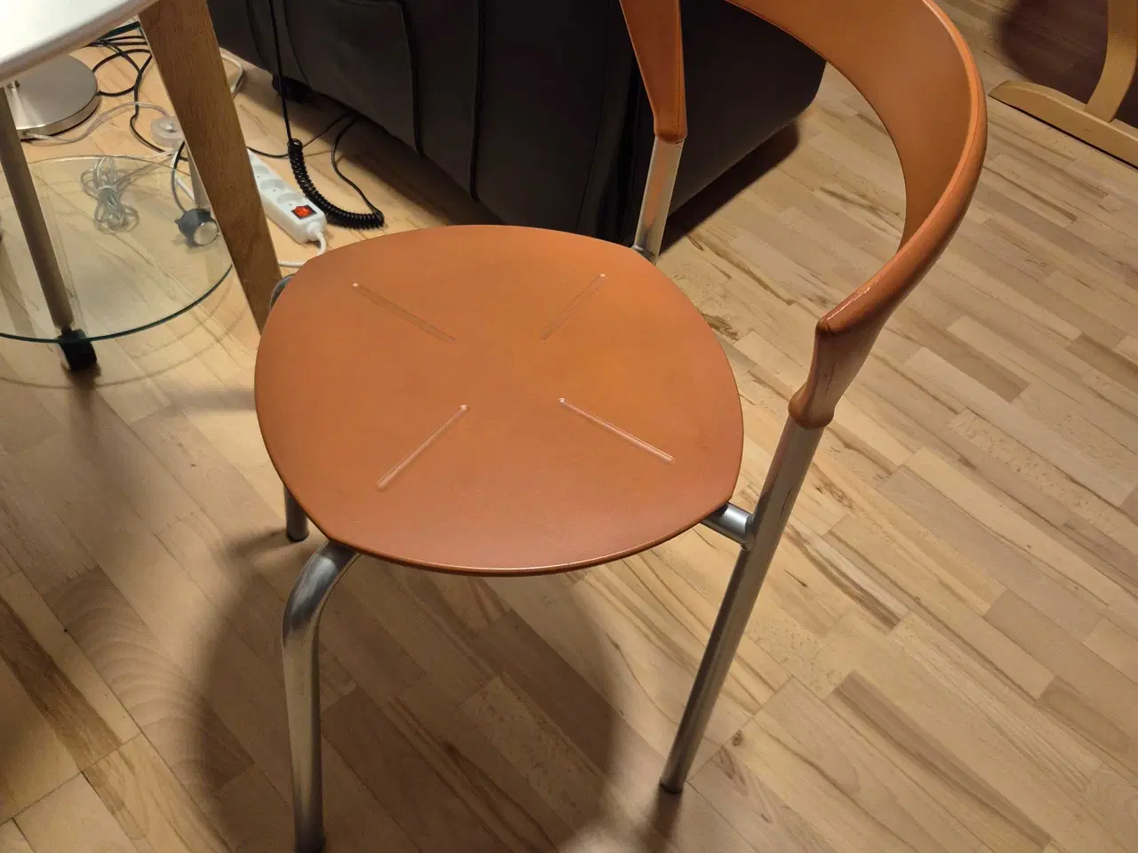 Billede 3 - Rundt hvidt spisebord 