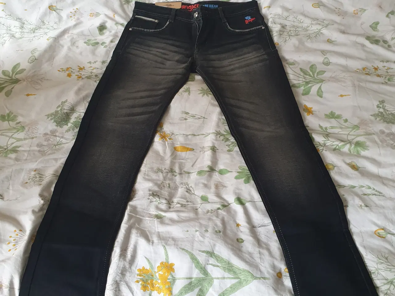 Billede 3 - Jeans, Wrangler, str. 32, Sort. Ubrugt